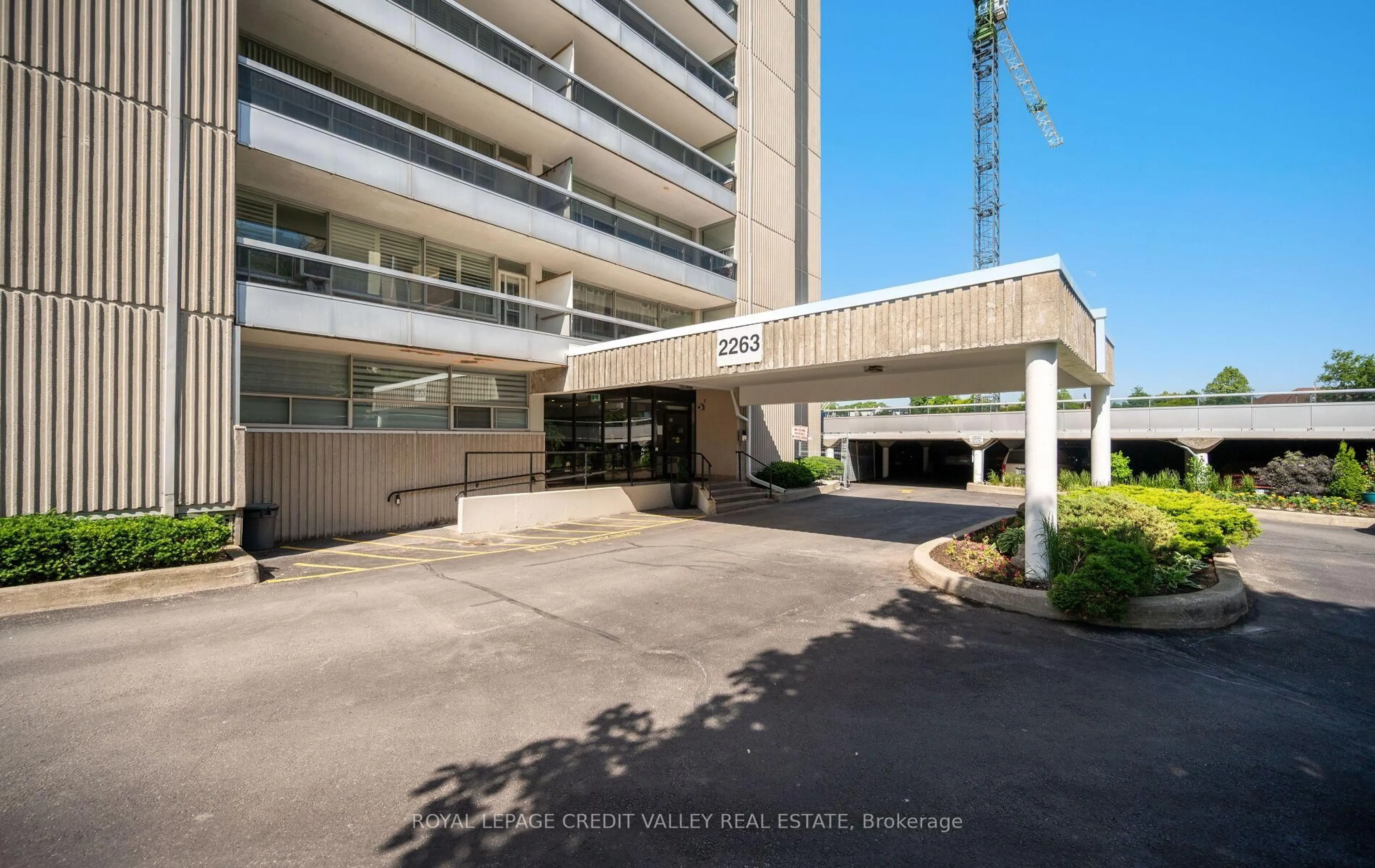 Indoor foyer for 2263 Marine Dr #601, Oakville Ontario L6L 5K1