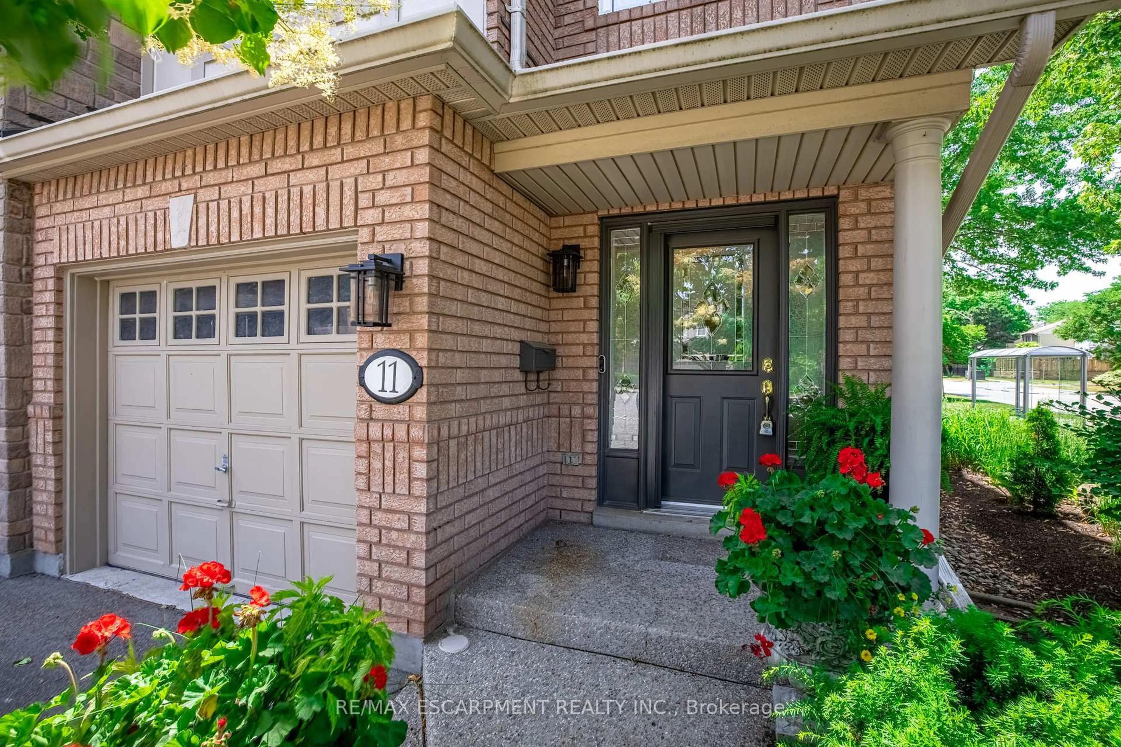 Indoor entryway for 1050 Grand Blvd #11, Oakville Ontario L6H 2S5