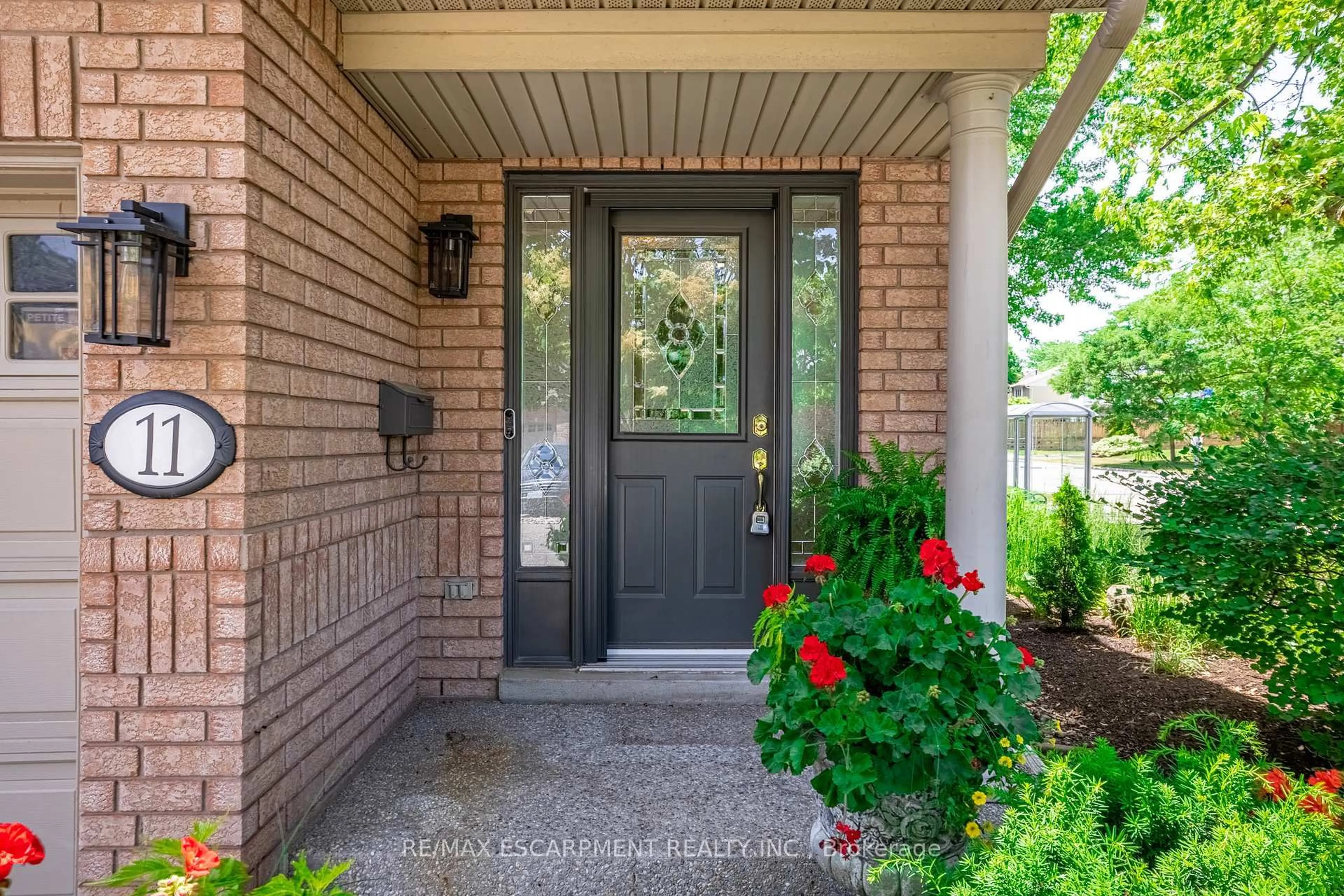 Indoor entryway for 1050 Grand Blvd #11, Oakville Ontario L6H 2S5