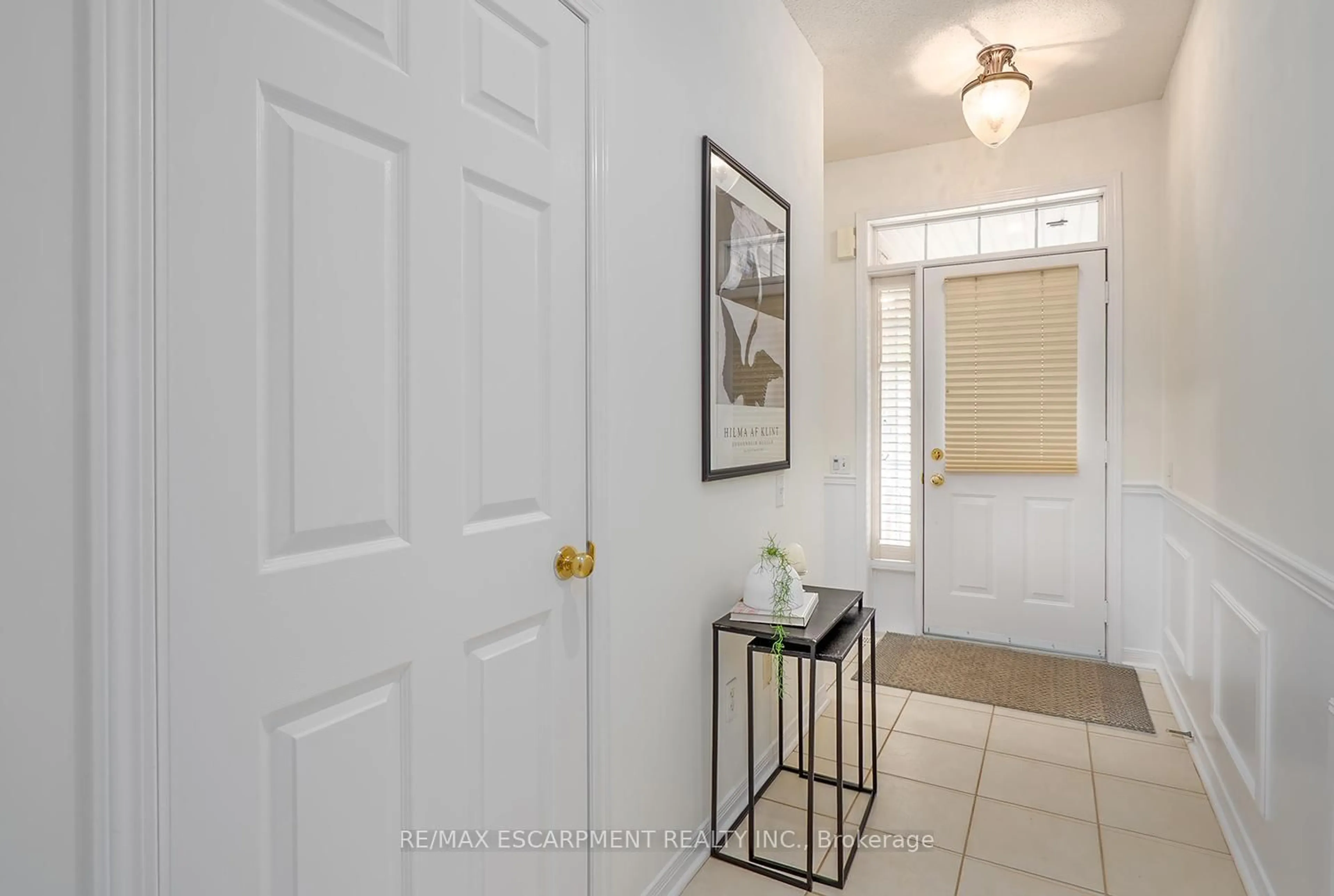 Indoor entryway for 2243 Turnberry Rd #43, Burlington Ontario L7M 4Y5