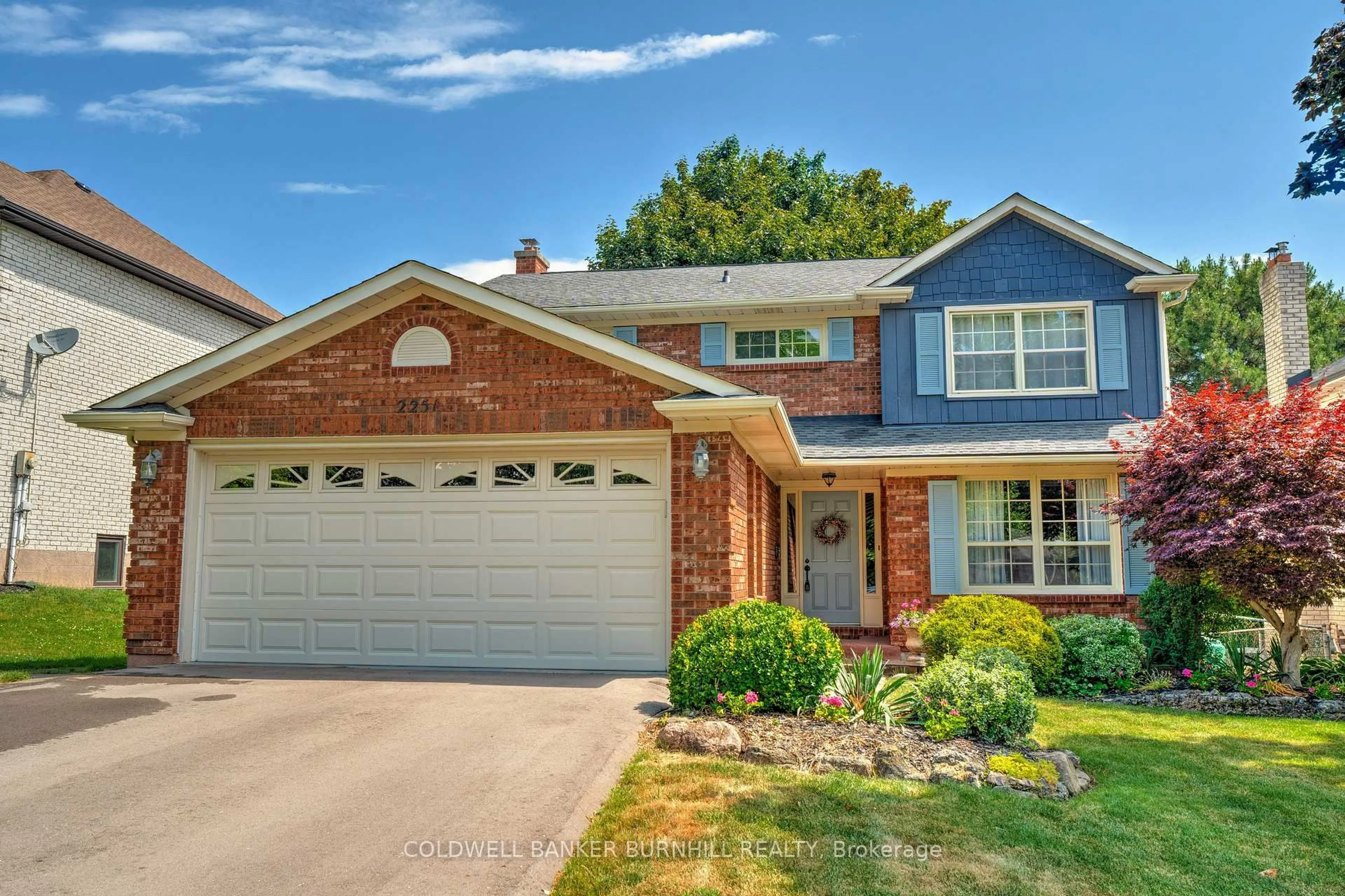 Home with brick exterior material, street for 2251 Mansfield Dr, Burlington Ontario L7P 3J3