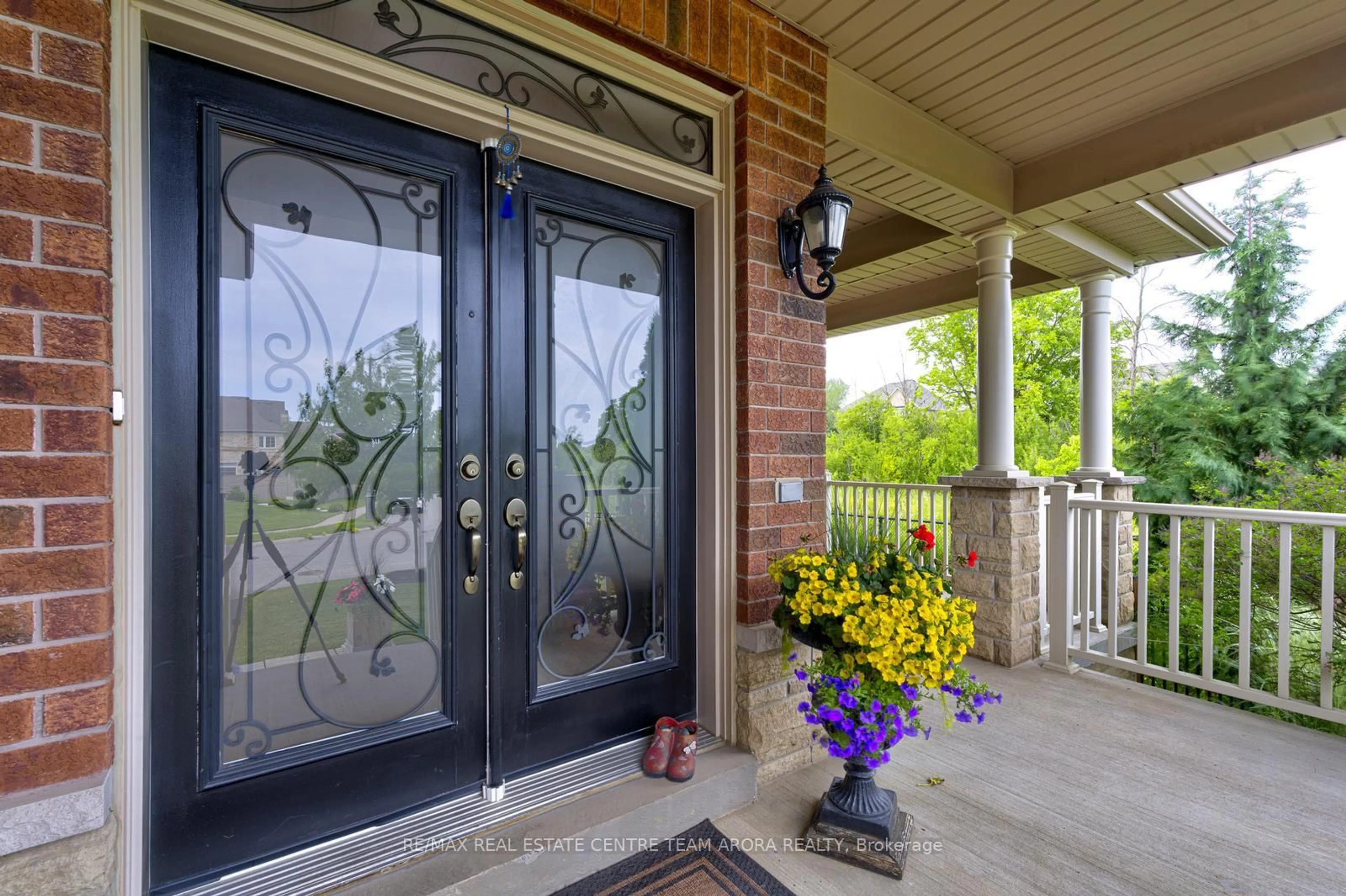 Indoor entryway for 45 Maybeck Dr, Brampton Ontario L6X 0Z1