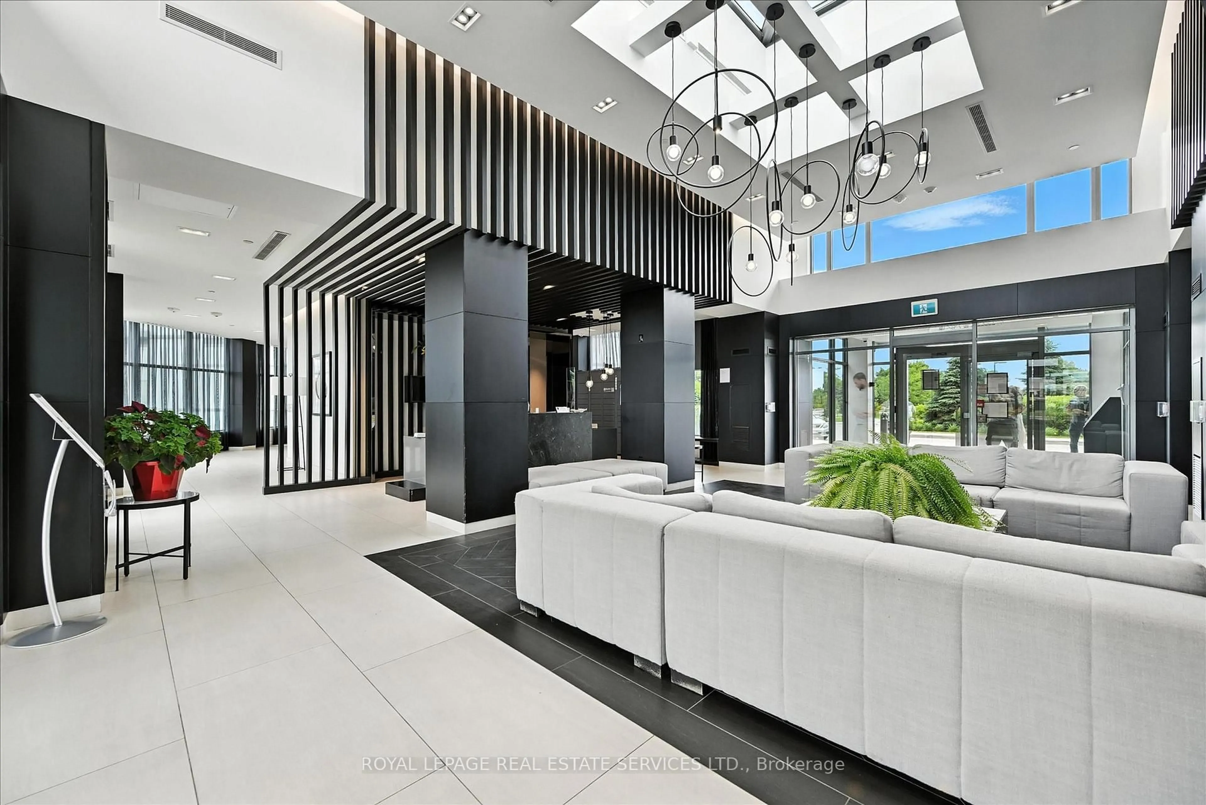 Lobby for 4699 Glen Erin Dr #701, Mississauga Ontario L5M 2E5
