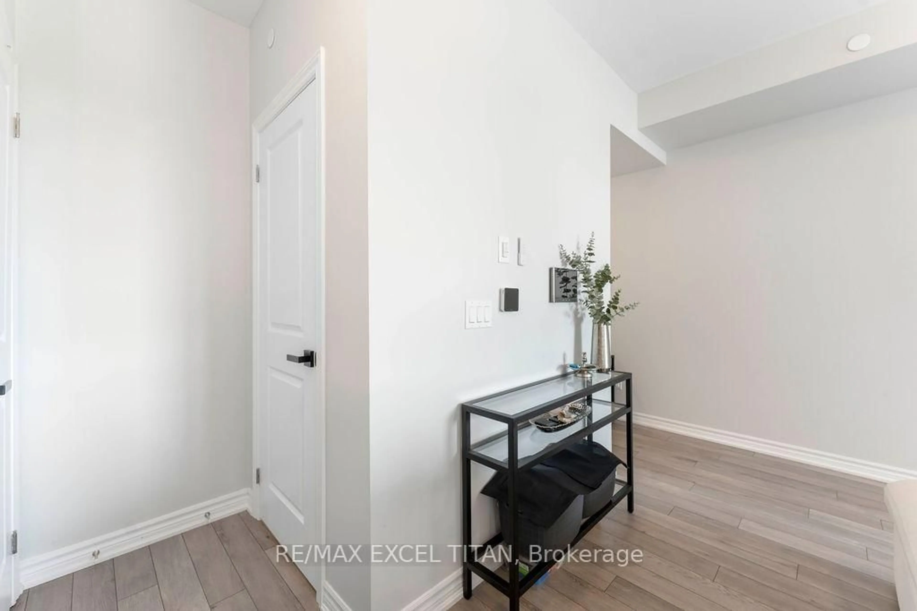 Indoor entryway for 349 Wheat Boom Dr #332, Oakville Ontario L6H 7X5
