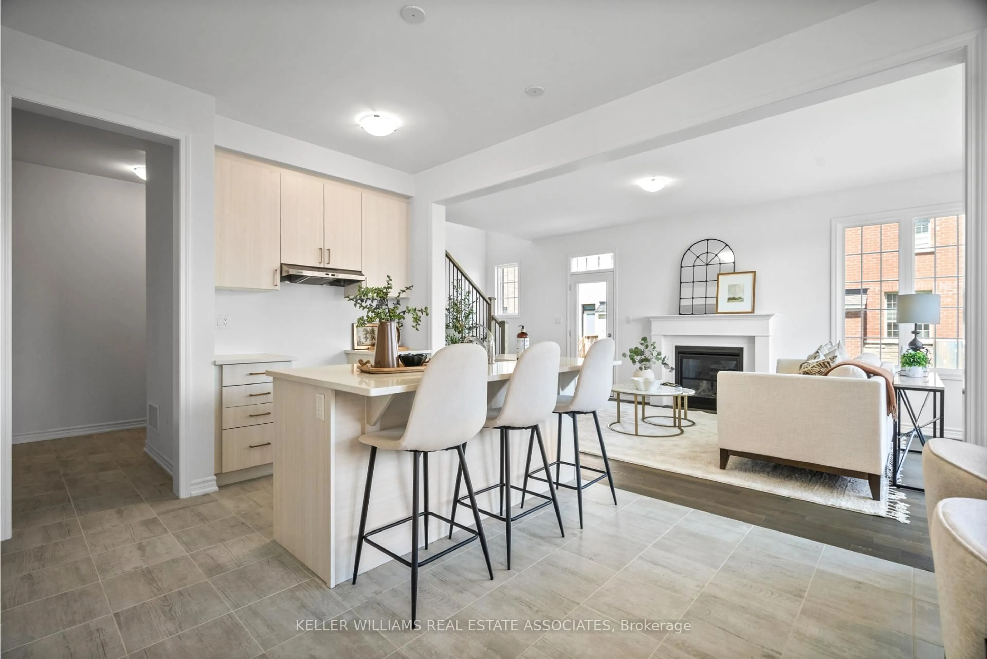 Open concept kitchen, ceramic/tile floor for 1 Aster Woods Dr, Caledon Ontario L7C 4N8