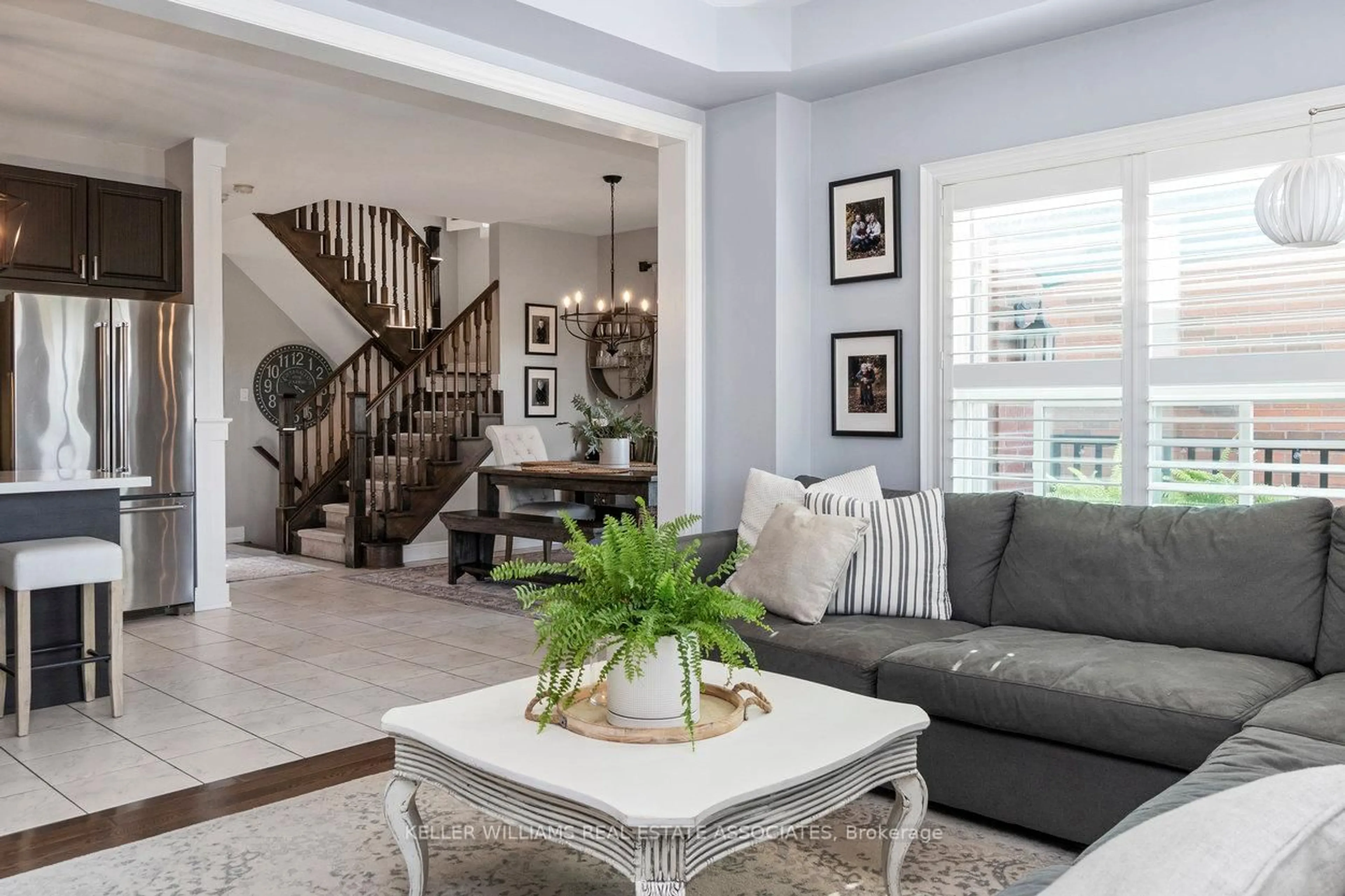 Living room with furniture, unknown for 25 Paula Crt, Orangeville Ontario L9W 5V1