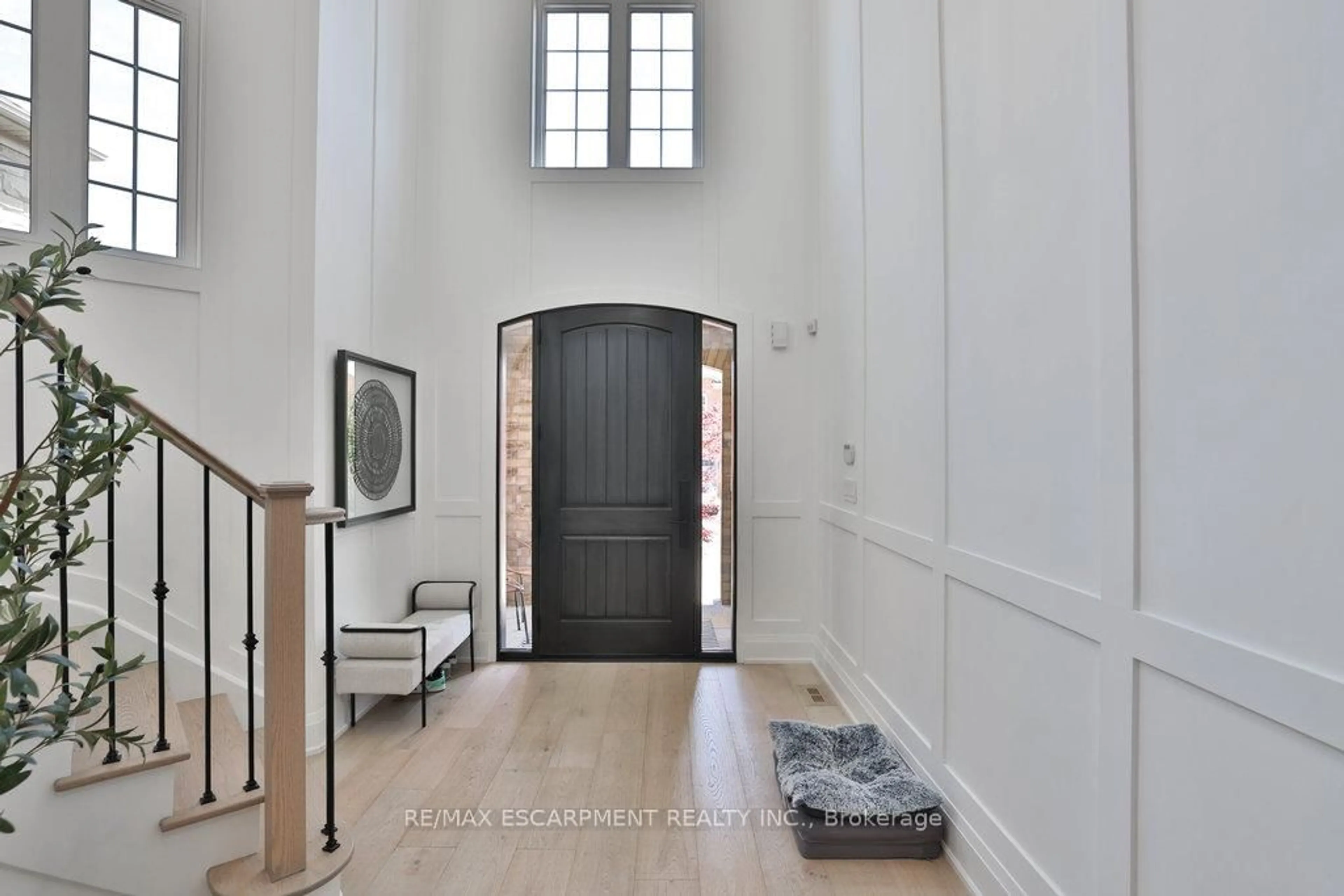 Indoor entryway for 3424 SKIPTON Lane, Oakville Ontario L6M 0K1