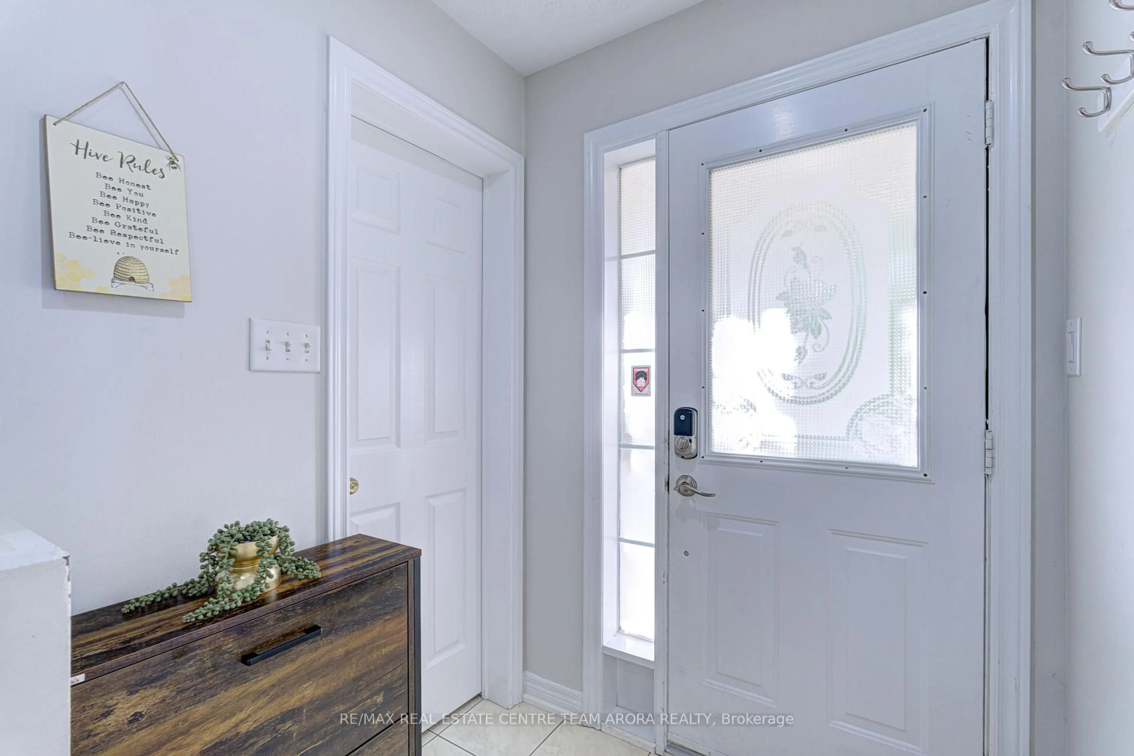 Indoor entryway for 85 Ridgemore Cres, Brampton Ontario L7A 2L5