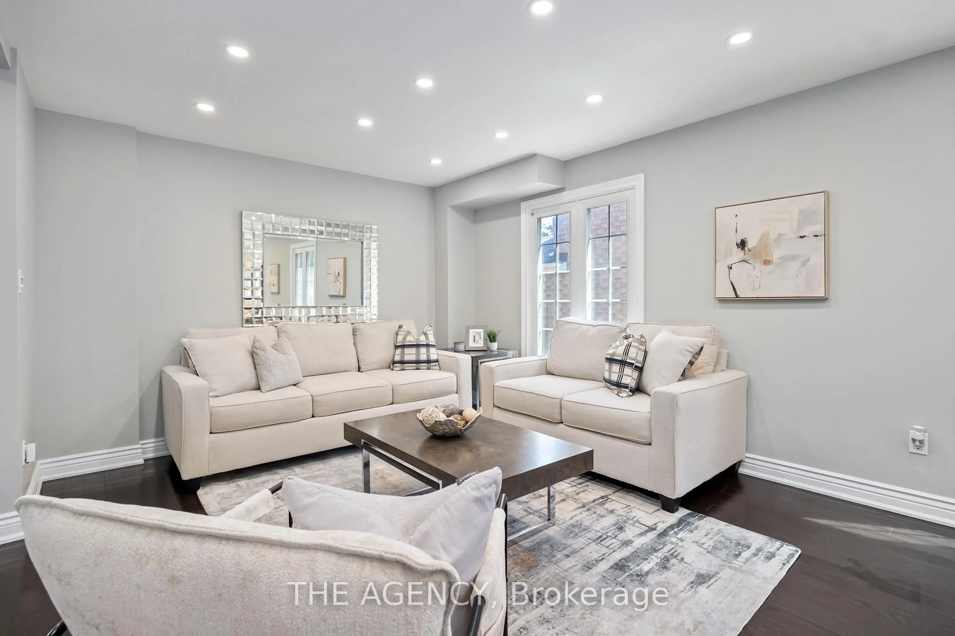 Living room with furniture, unknown for 3347 Mc Master Rd, Mississauga Ontario L5L 5H8