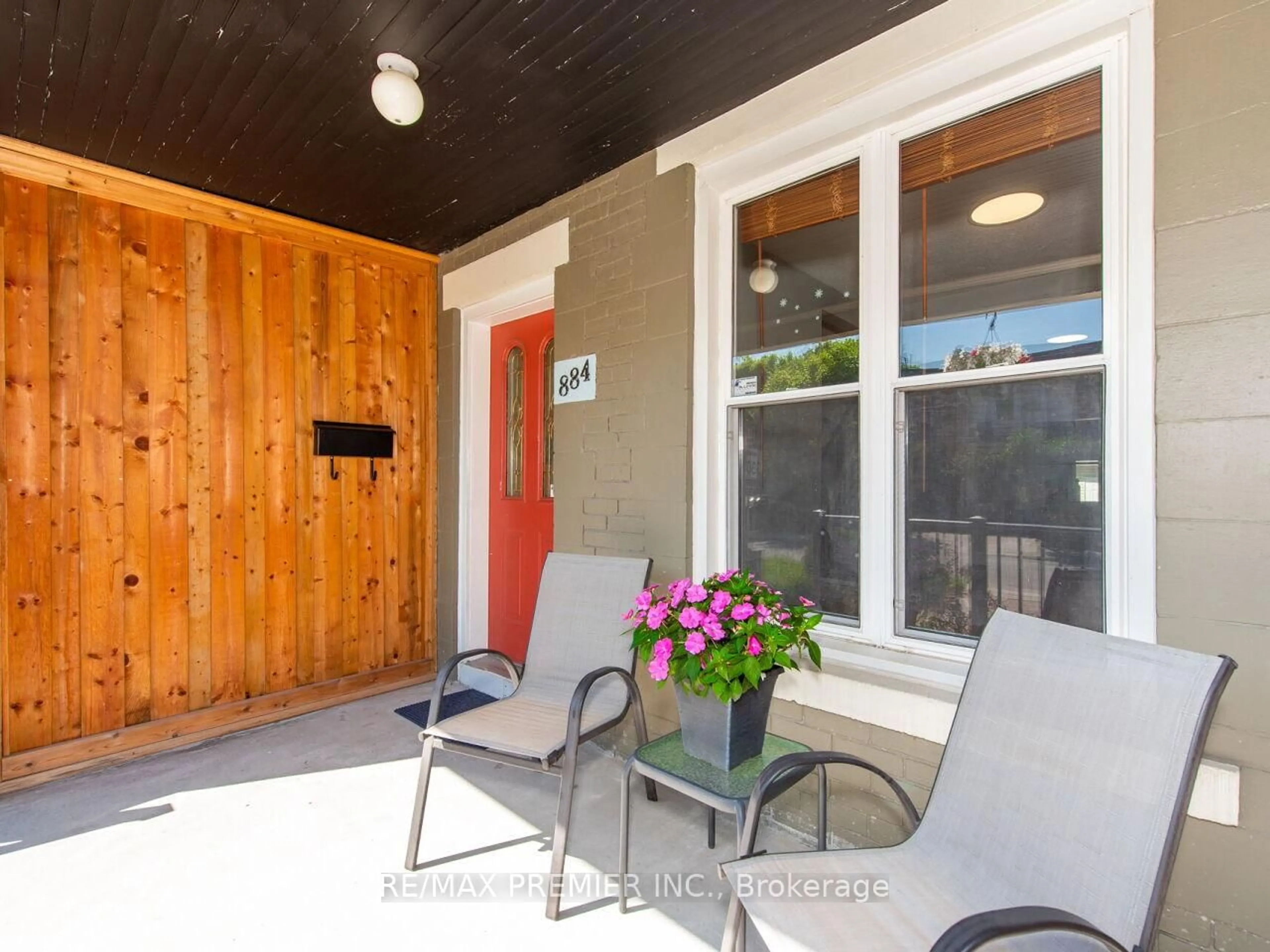 Indoor entryway for 884 Runnymede Rd, Toronto Ontario M6N 3W4