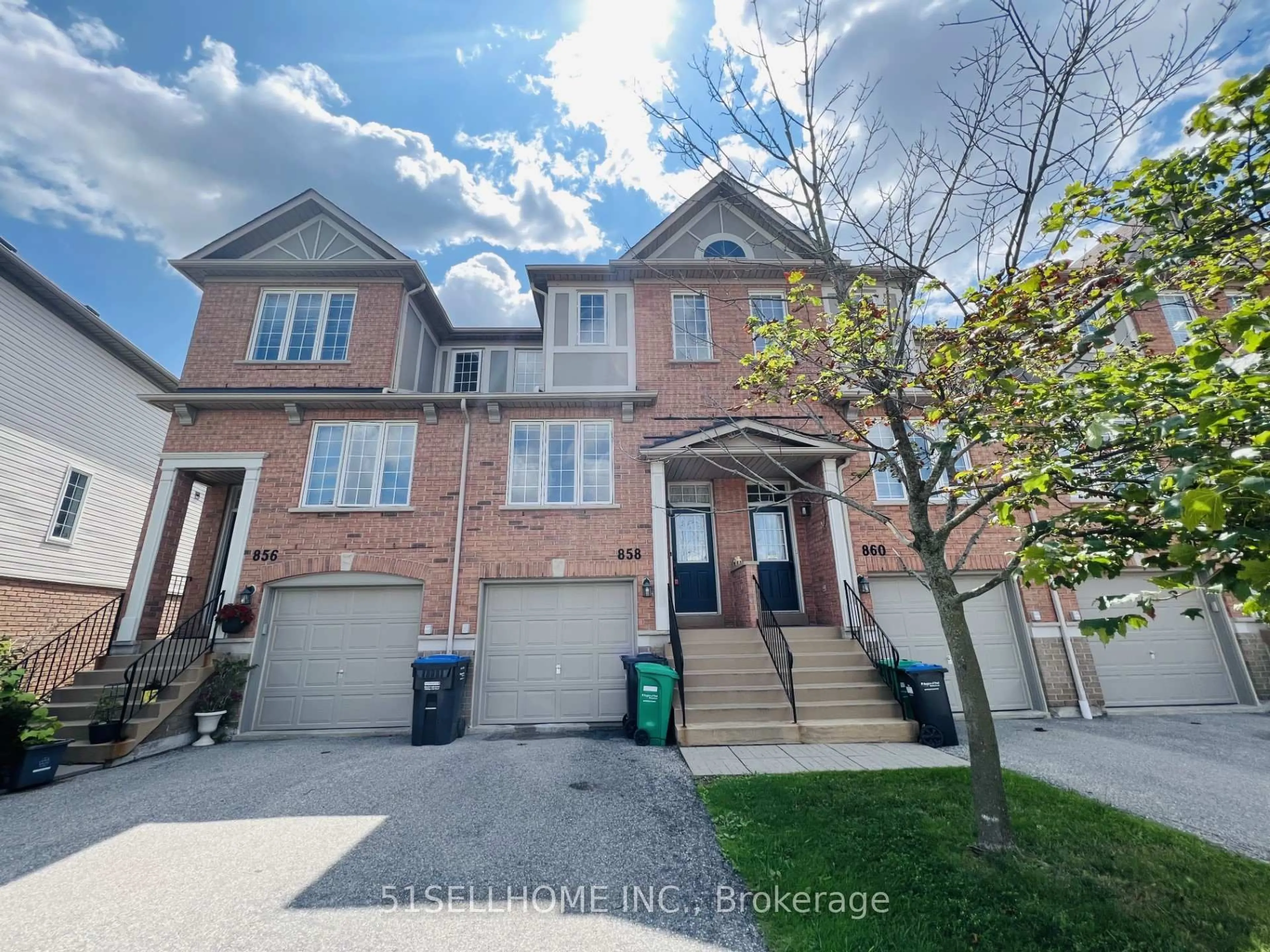 Home with brick exterior material, street for 858 Scollard Crt, Mississauga Ontario L5V 2R5