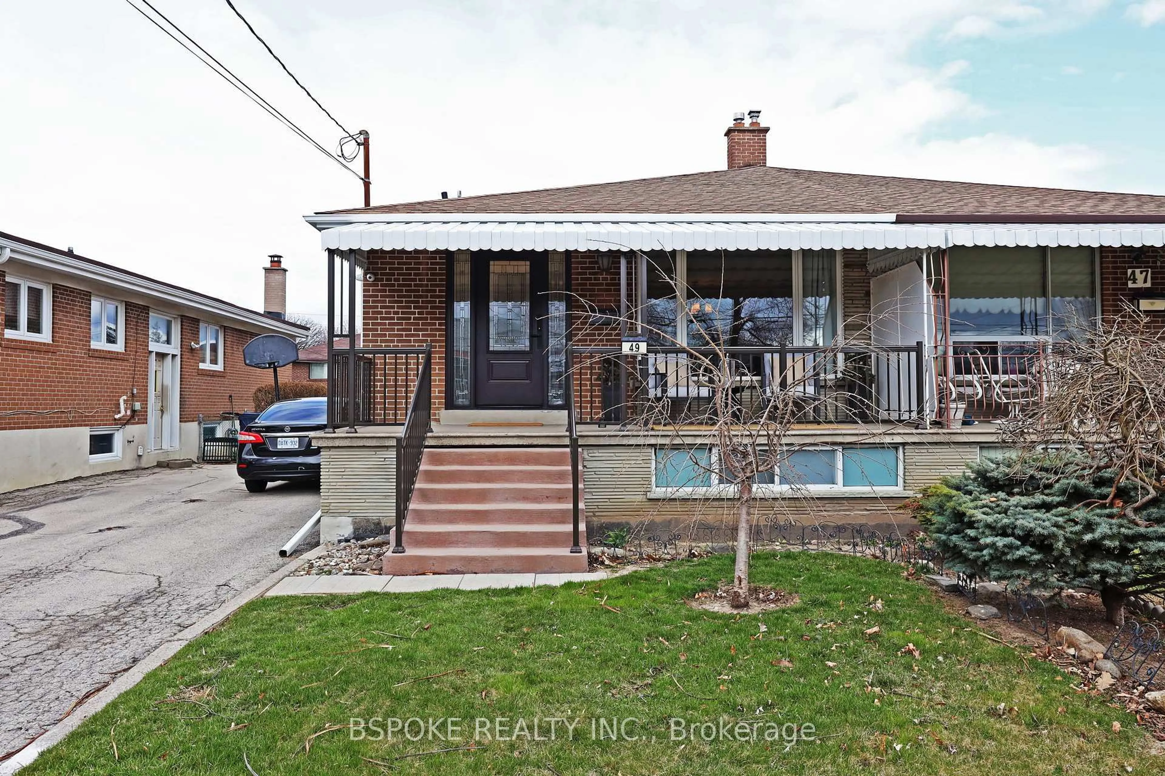 A pic from outside/outdoor area/front of a property/back of a property/a pic from drone, street for 49 Howbert Dr, Toronto Ontario M9N 3L1