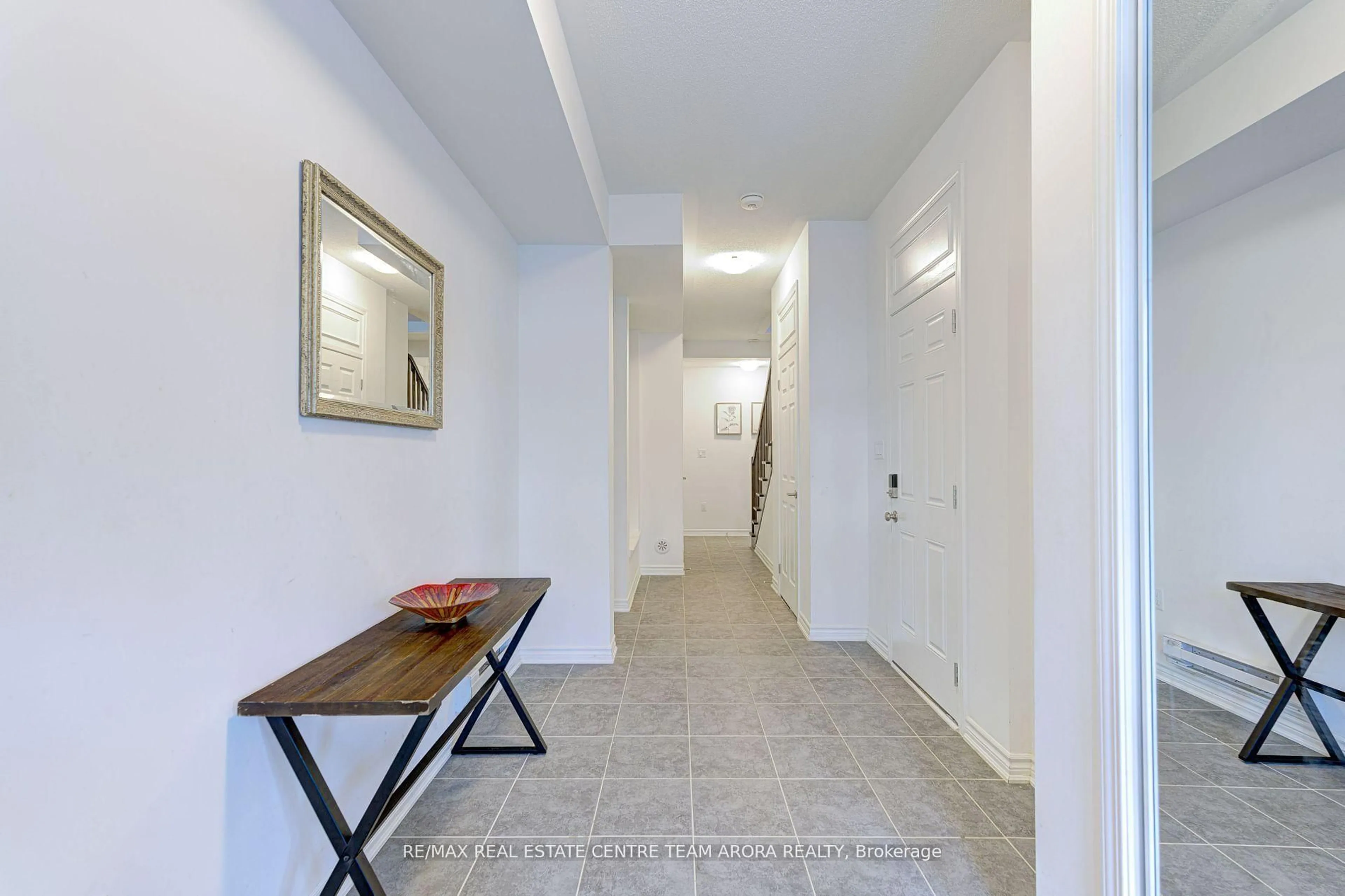 Indoor entryway for 90 Melmar St, Brampton Ontario L7A 5K8