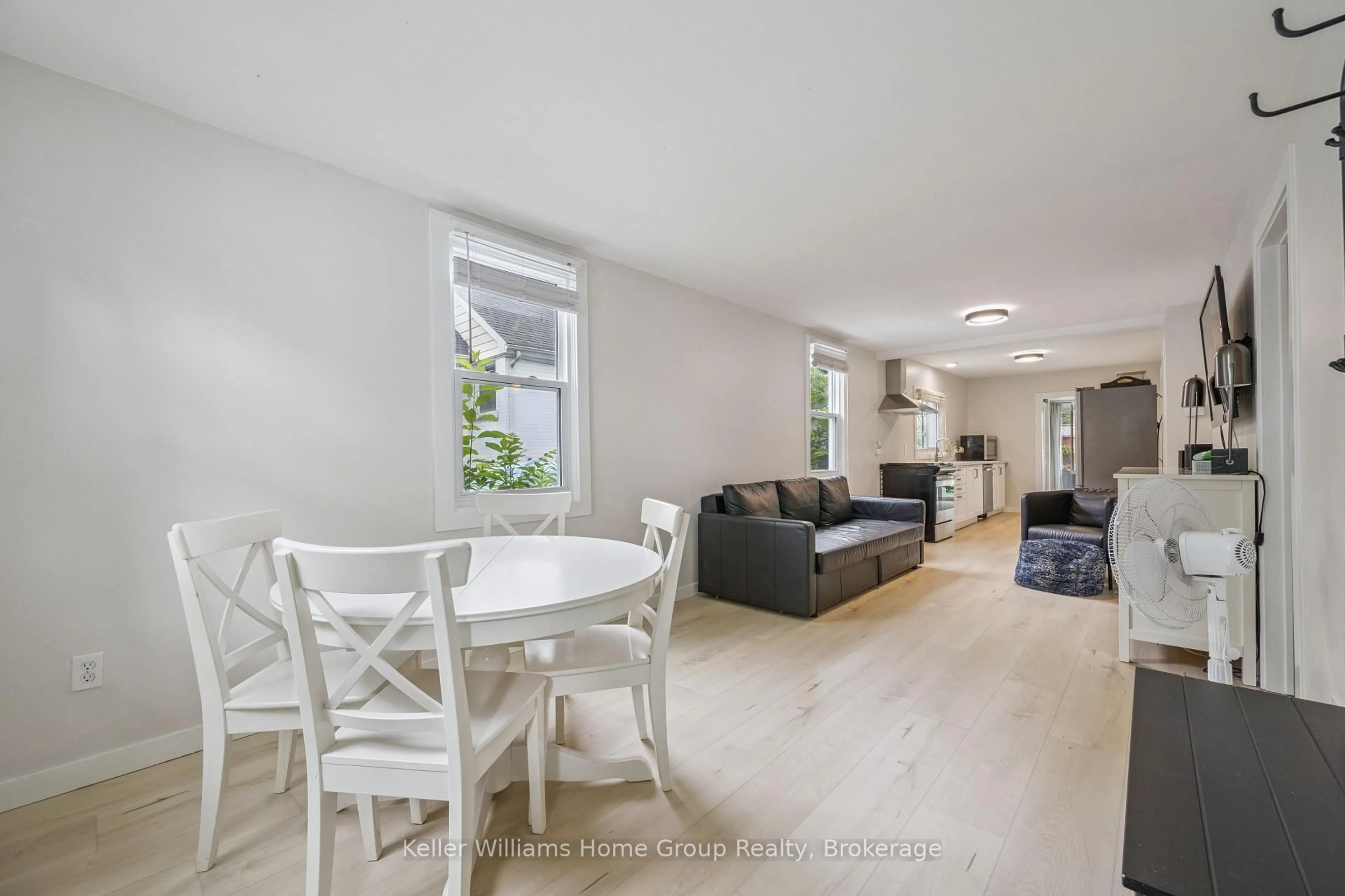 Living room with furniture, unknown for 179 Angelene St, Mississauga Ontario L5G 1X1
