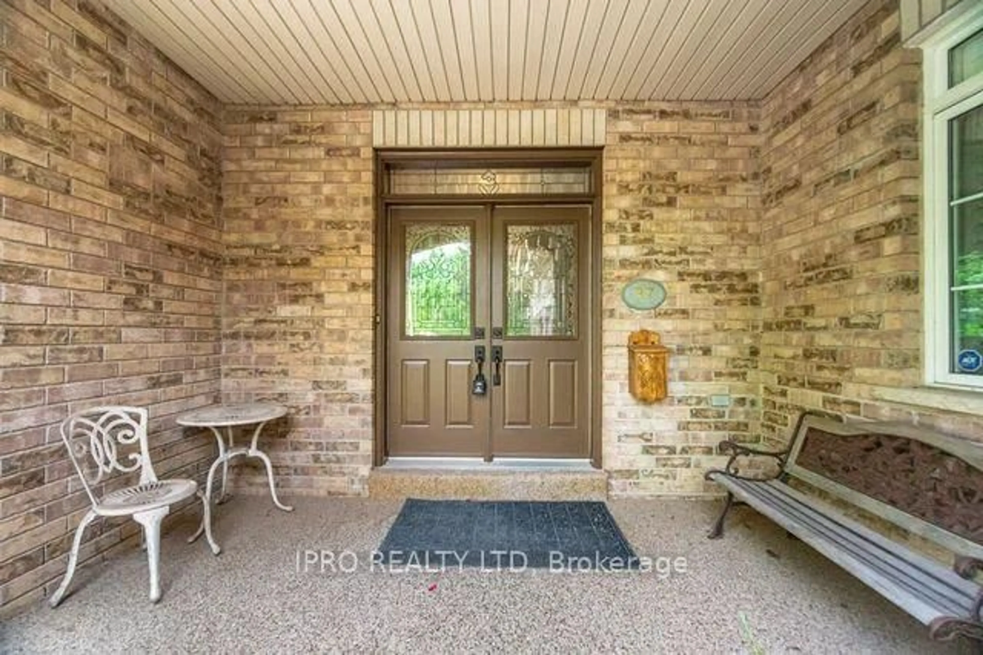 Indoor entryway for 37 Links Lane, Brampton Ontario L6Y 5H2
