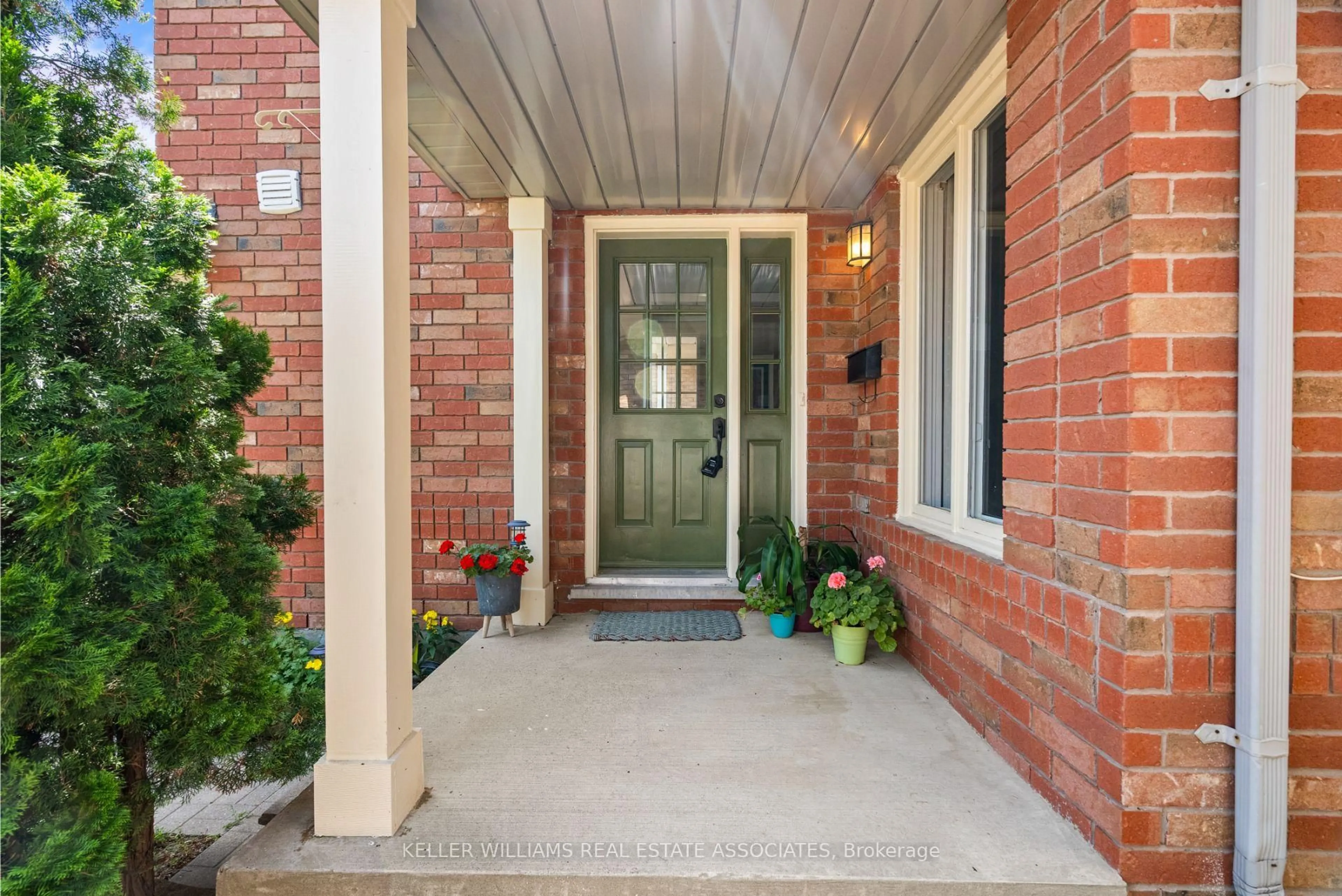 Indoor entryway for 3373 Spirea Terr, Mississauga Ontario L5N 7N3