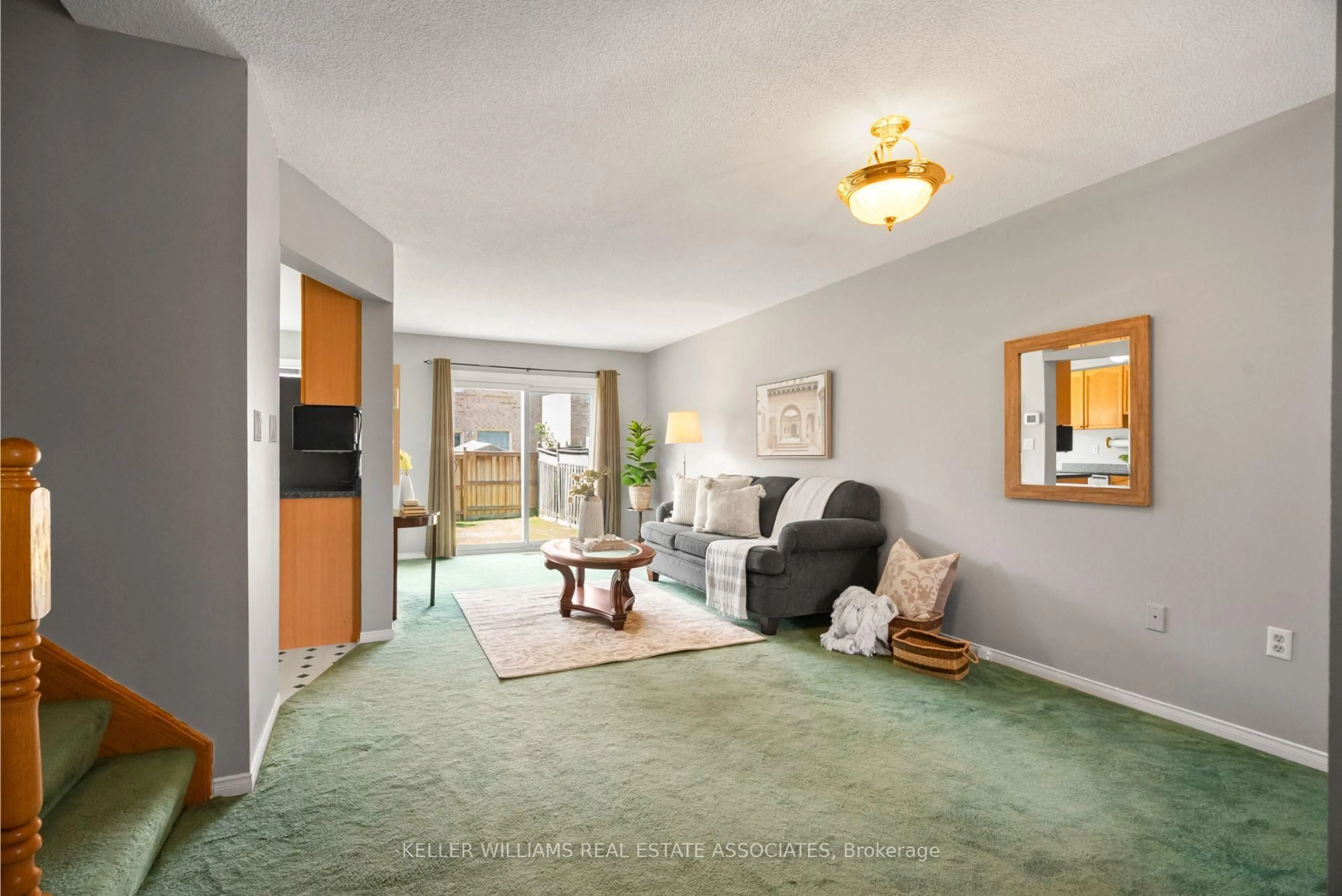 Living room with furniture, carpet floor for 3373 Spirea Terr, Mississauga Ontario L5N 7N3
