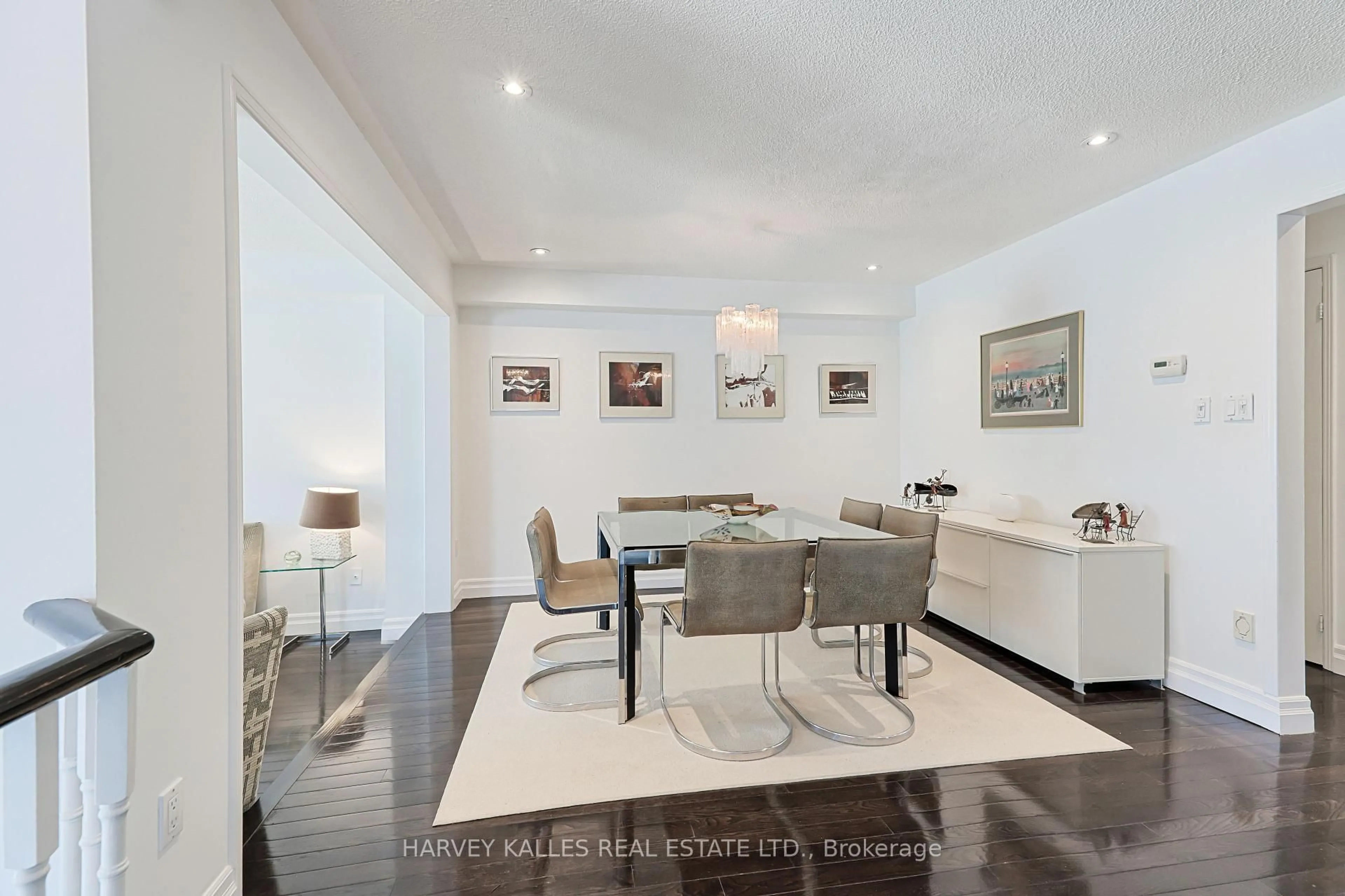 Living room with furniture, unknown for 1050 Lindsay Dr, Oakville Ontario L6M 3B5