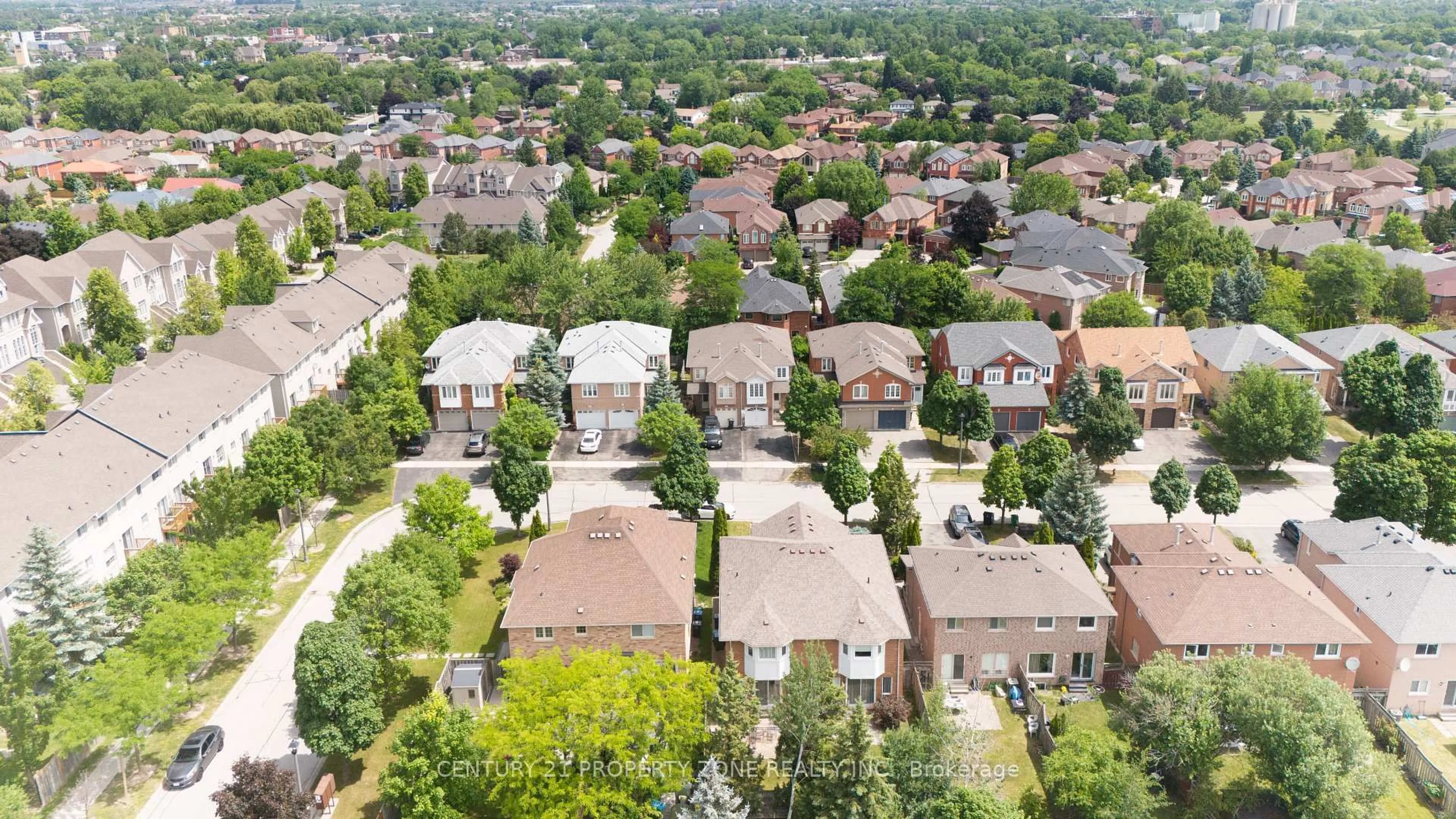 A pic from outside/outdoor area/front of a property/back of a property/a pic from drone, city buildings view from balcony for 5469 Palmerstone Cres, Mississauga Ontario L5M 5Z8