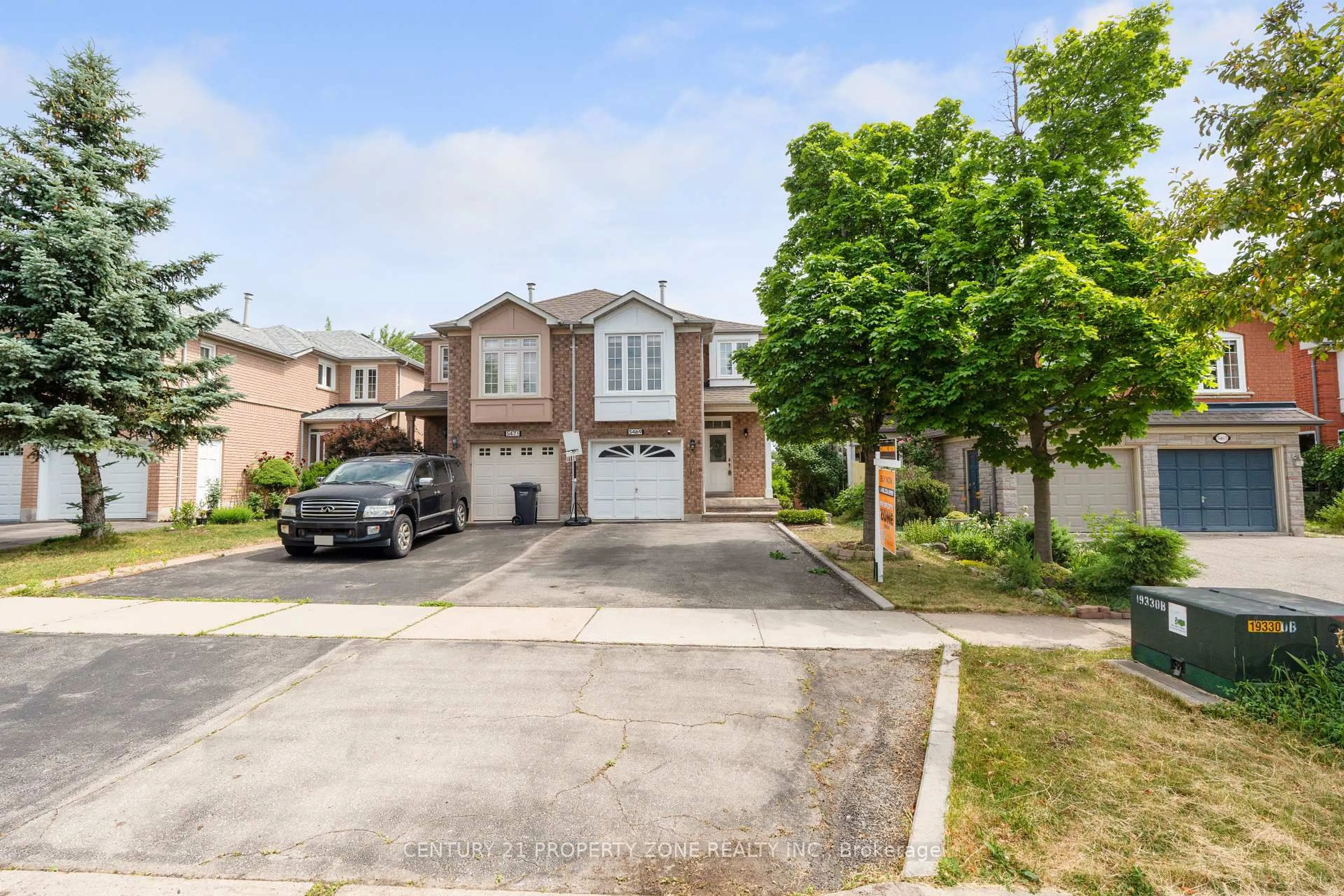 A pic from outside/outdoor area/front of a property/back of a property/a pic from drone, street for 5469 Palmerstone Cres, Mississauga Ontario L5M 5Z8