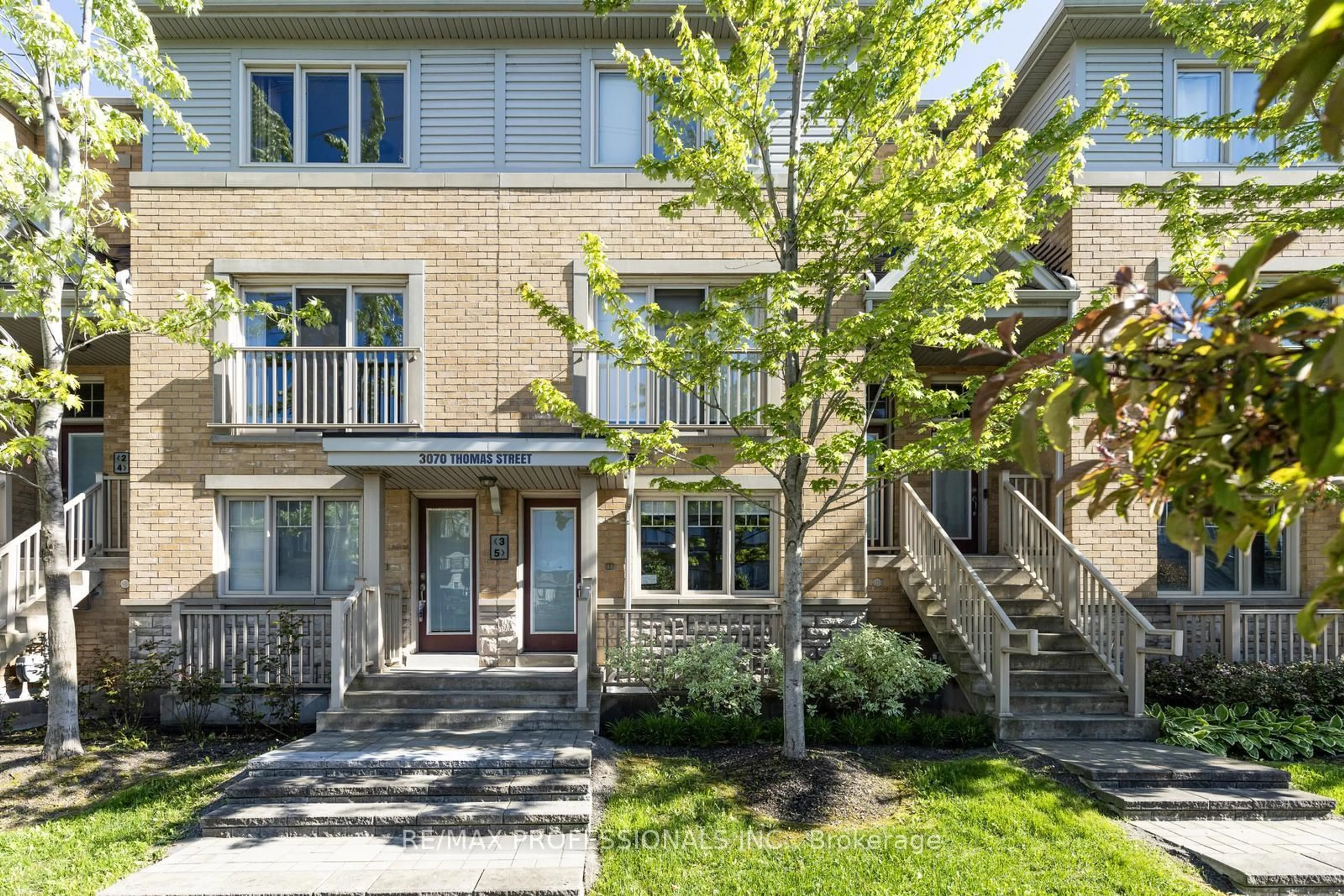 Home with brick exterior material, street for 3070 Thomas St #5, Mississauga Ontario L5M 0T2