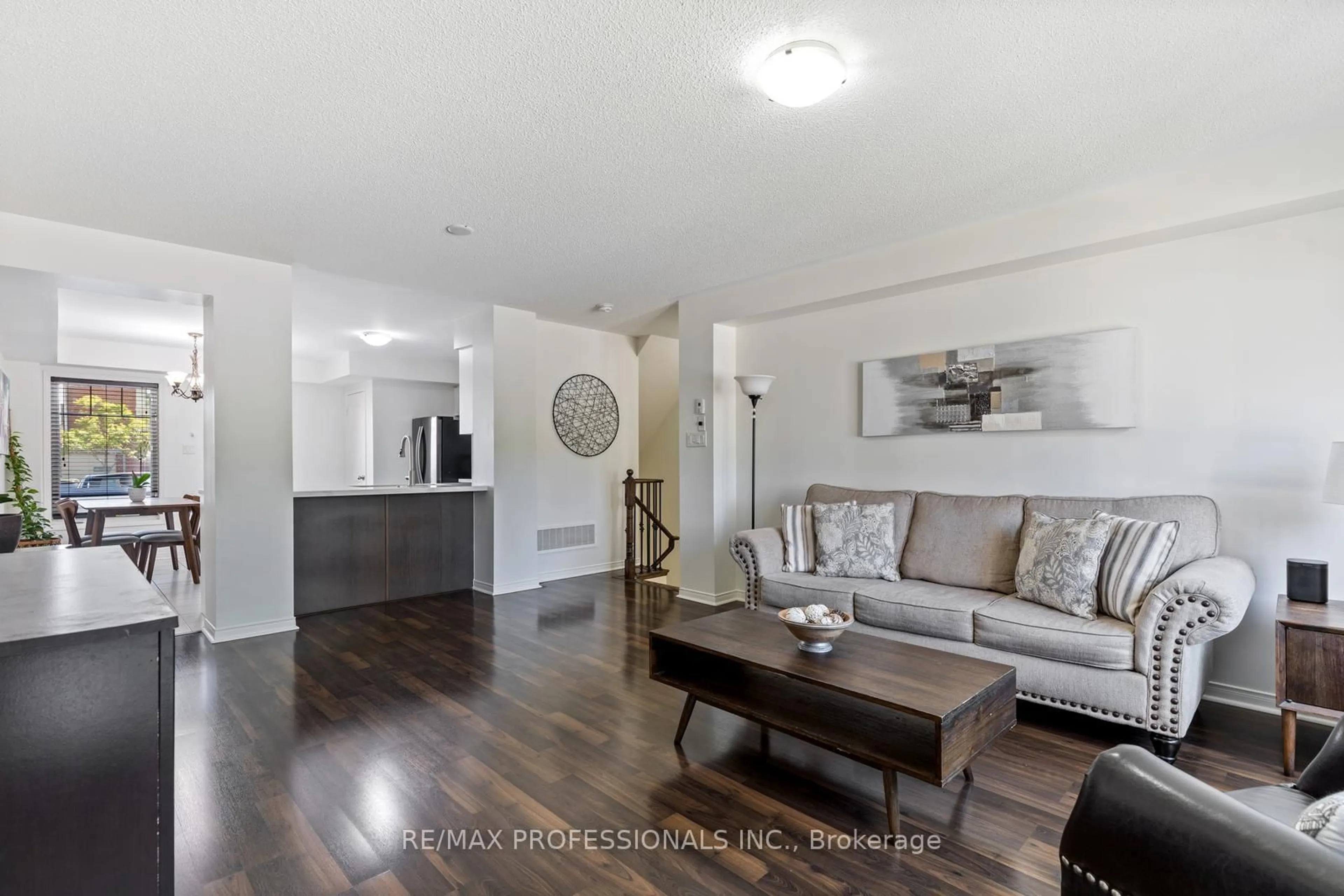 Living room with furniture, wood/laminate floor for 3070 Thomas St #5, Mississauga Ontario L5M 0T2