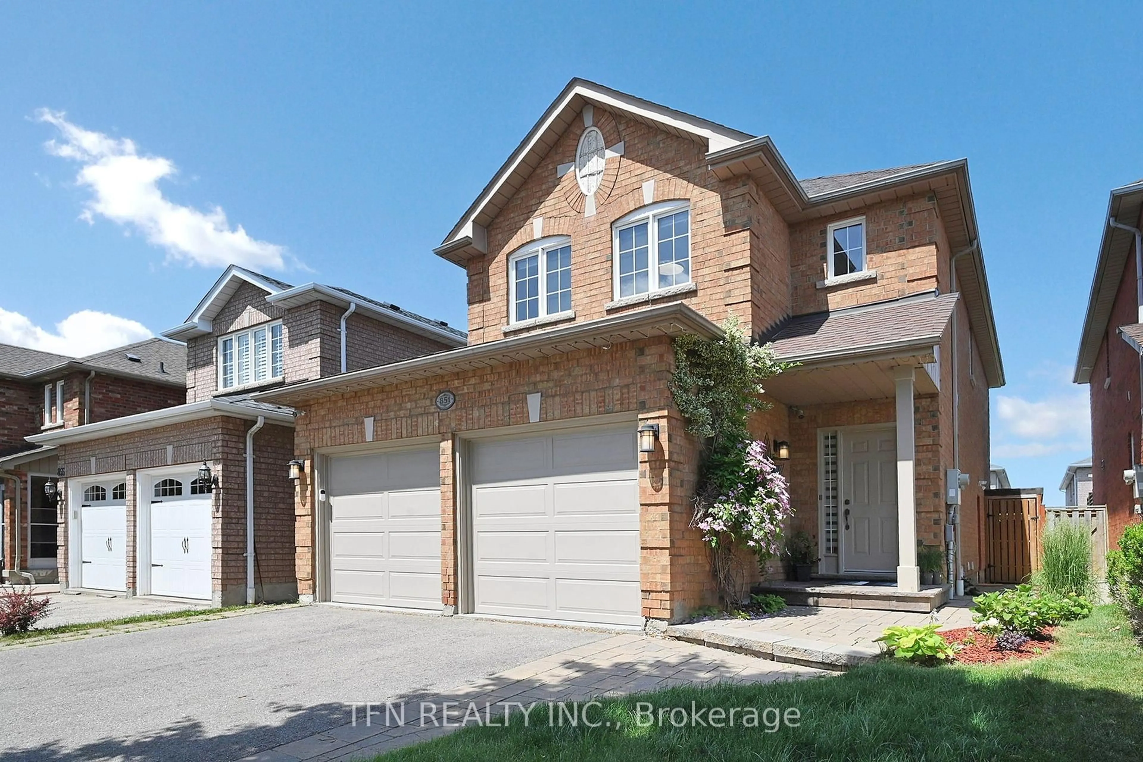 Home with brick exterior material, street for 851 Clemens Cres, Mississauga Ontario L5V 2S8