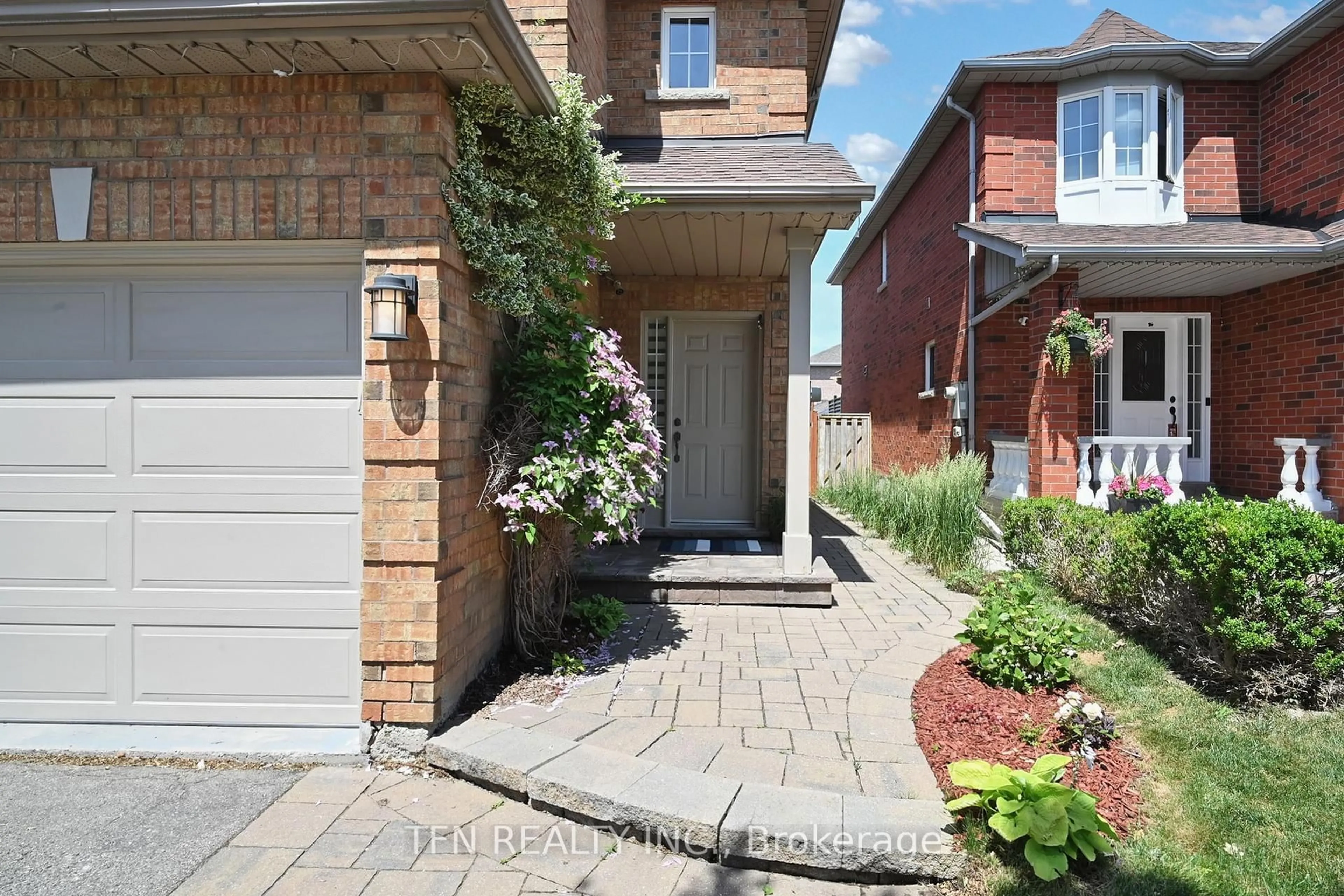 Home with brick exterior material, street for 851 Clemens Cres, Mississauga Ontario L5V 2S8