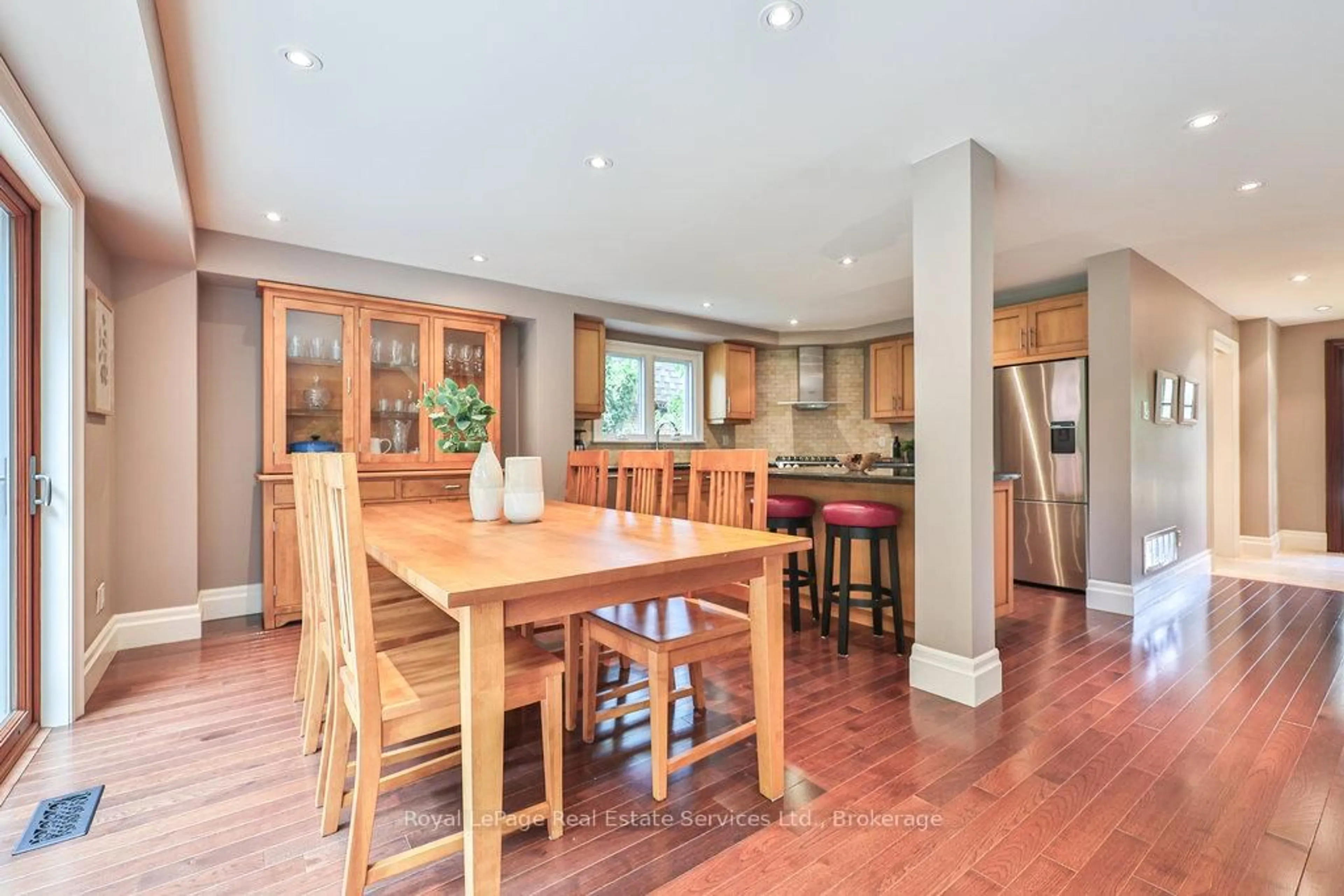 Open concept kitchen, wood/laminate floor for 2361 Baccaro Rd, Oakville Ontario L6J 5V9