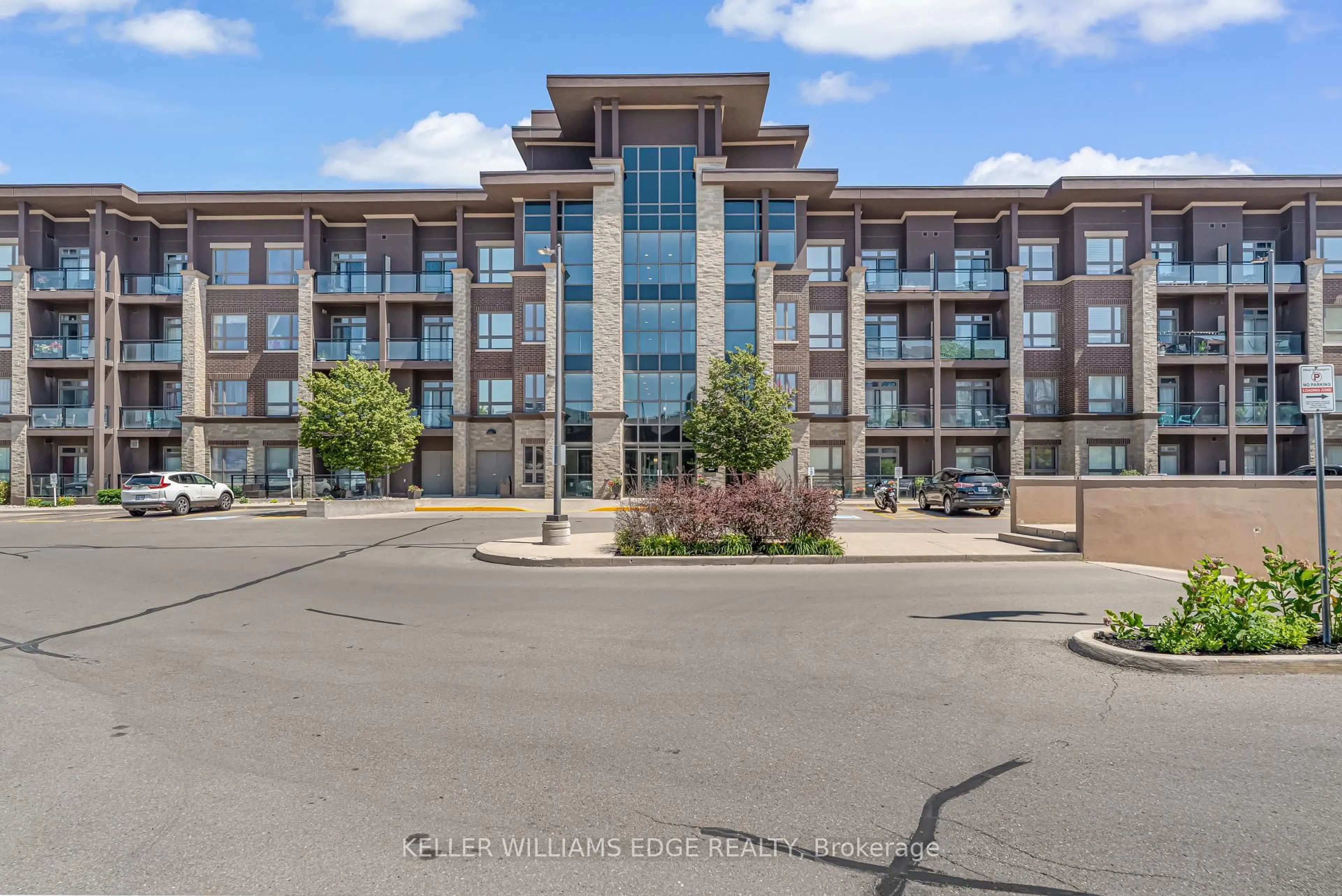 Indoor foyer for 5010 Corporate Dr #413, Burlington Ontario L7L 0H6