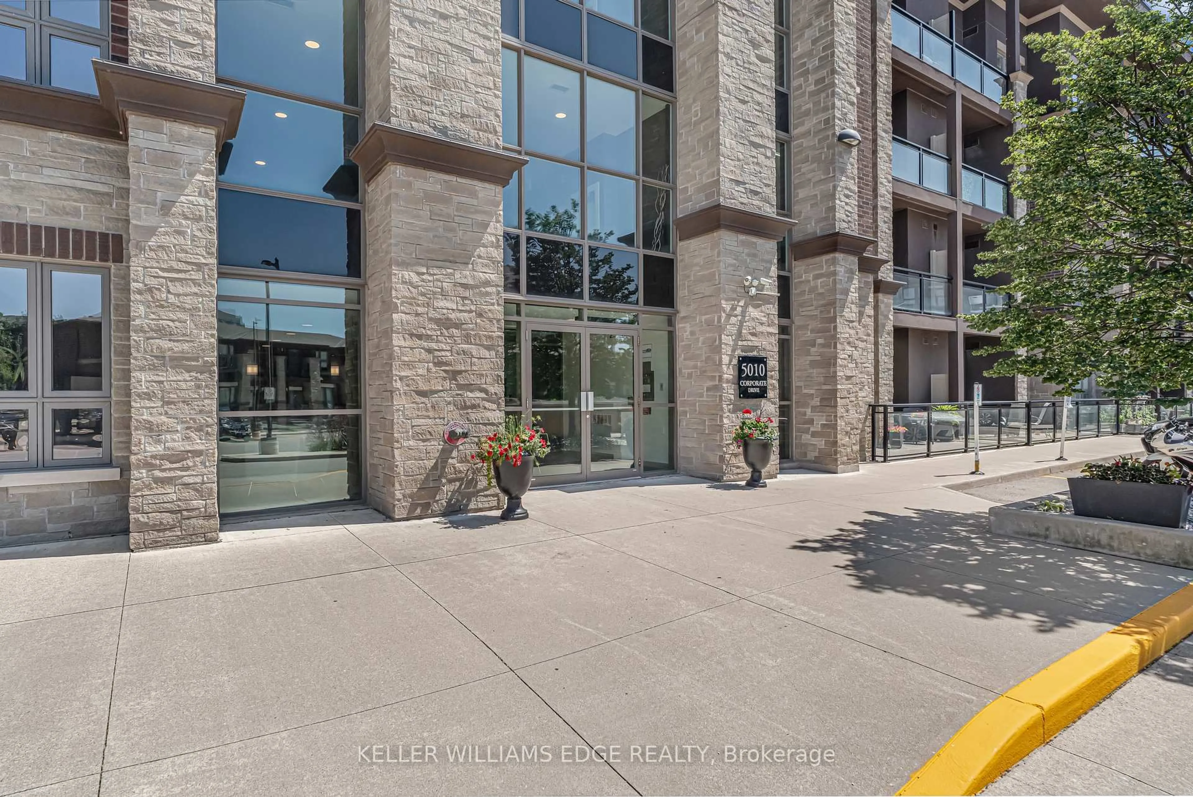 Indoor foyer for 5010 Corporate Dr #413, Burlington Ontario L7L 0H6