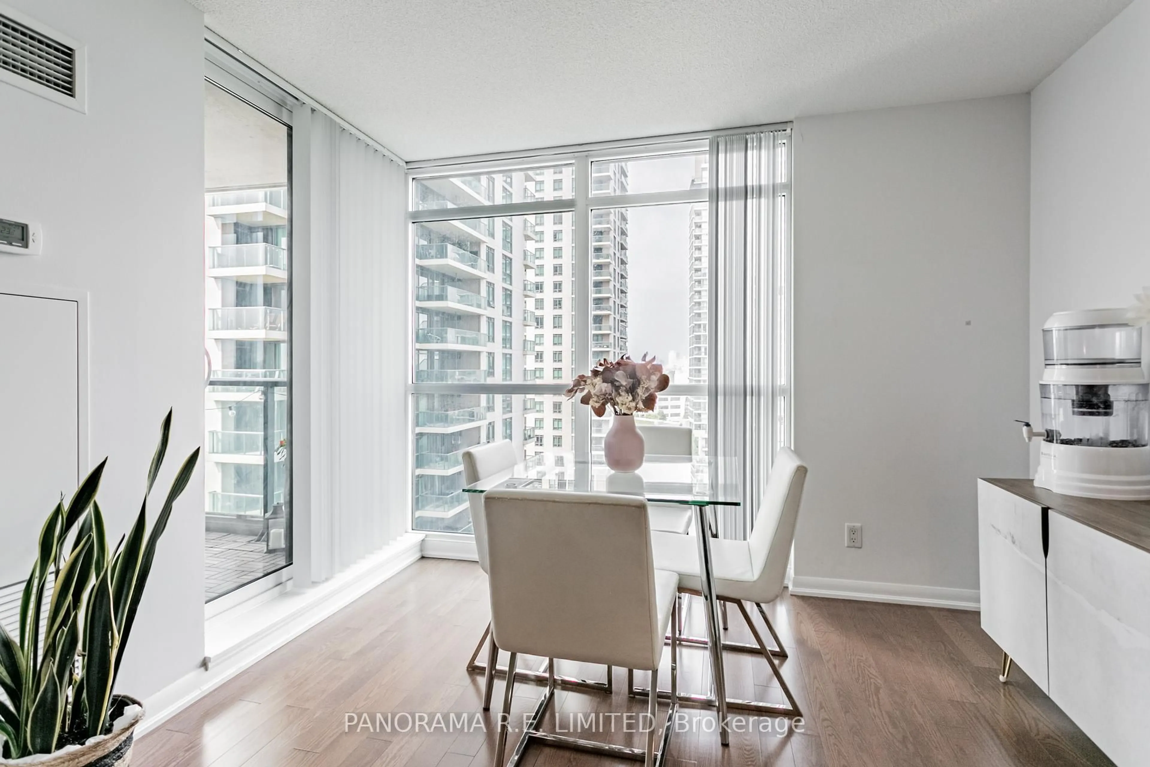 Dining room, unknown for 205 Sherway Gardens Rd #911, Toronto Ontario M9C 0A5