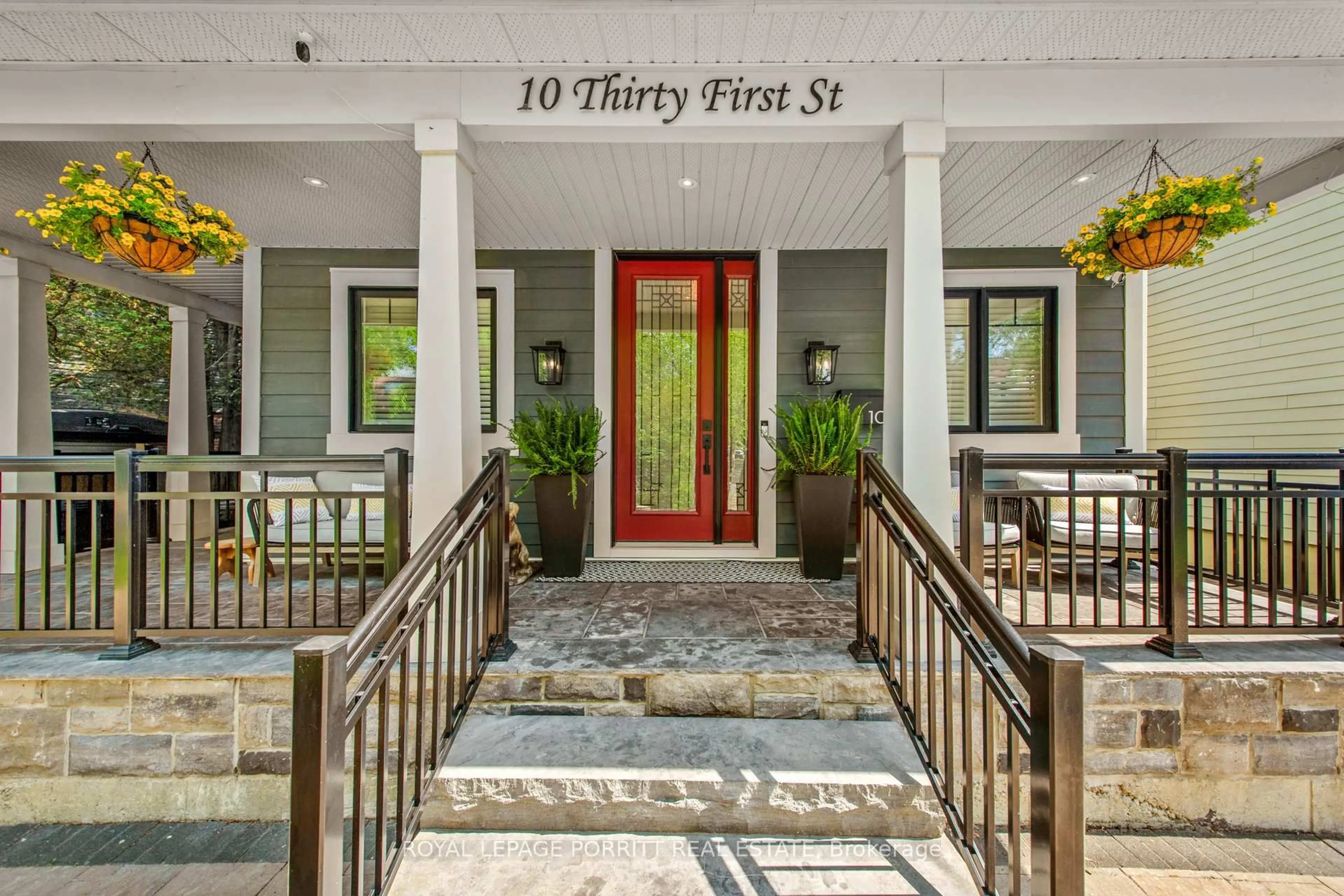 Indoor entryway for 10 Thirty First St, Toronto Ontario M8W 3E8
