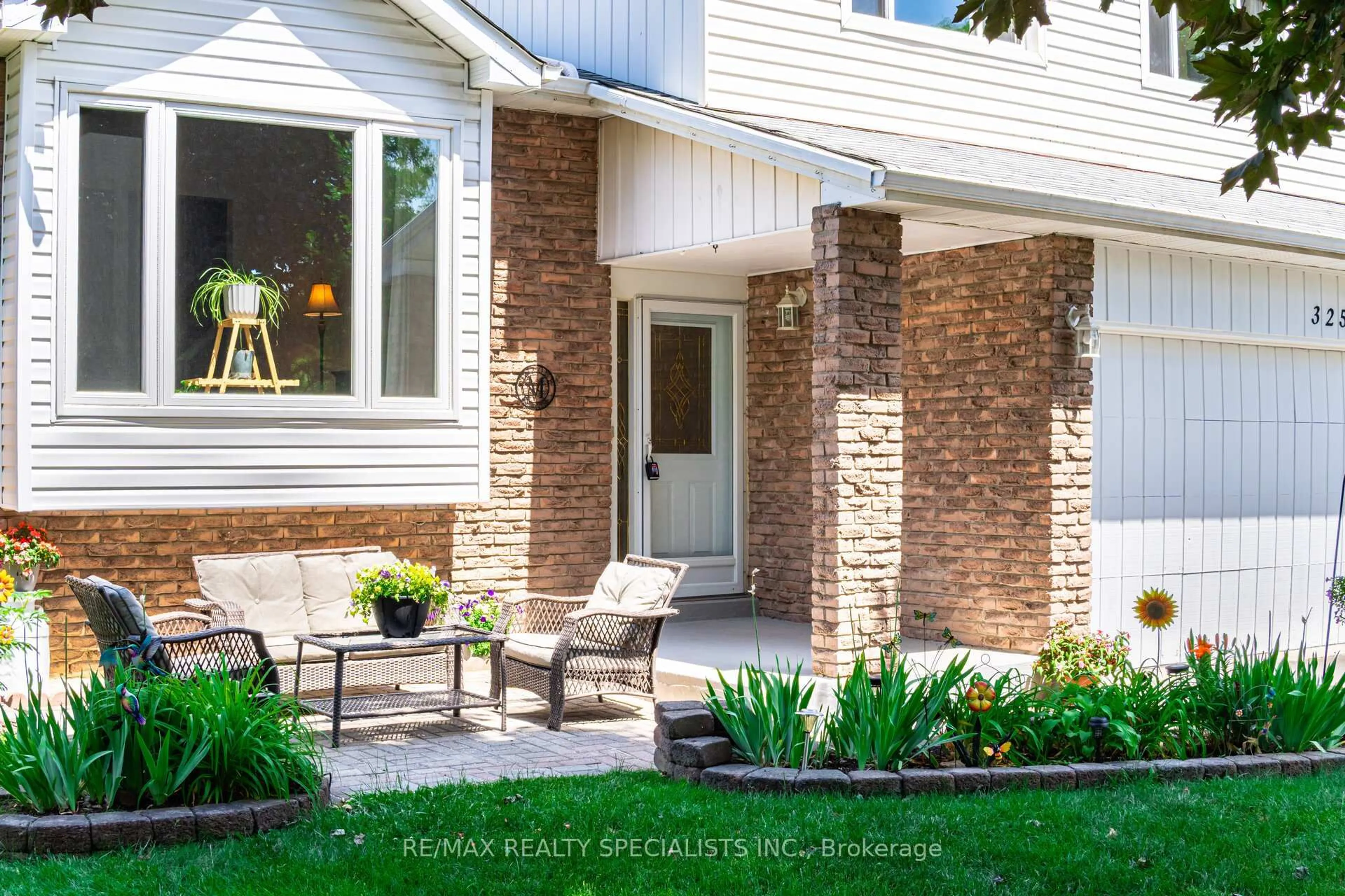 Home with brick exterior material, street for 325 Kingsview Dr, Caledon Ontario L7E 3X8