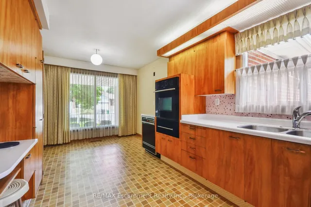 Additional property image - 3212 Cedartree Cres