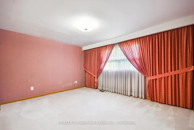 Additional property image - 3212 Cedartree Cres