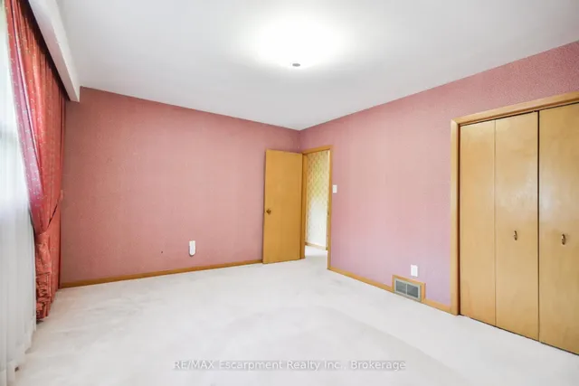 Additional property image - 3212 Cedartree Cres