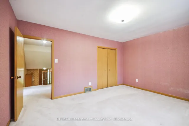 Additional property image - 3212 Cedartree Cres