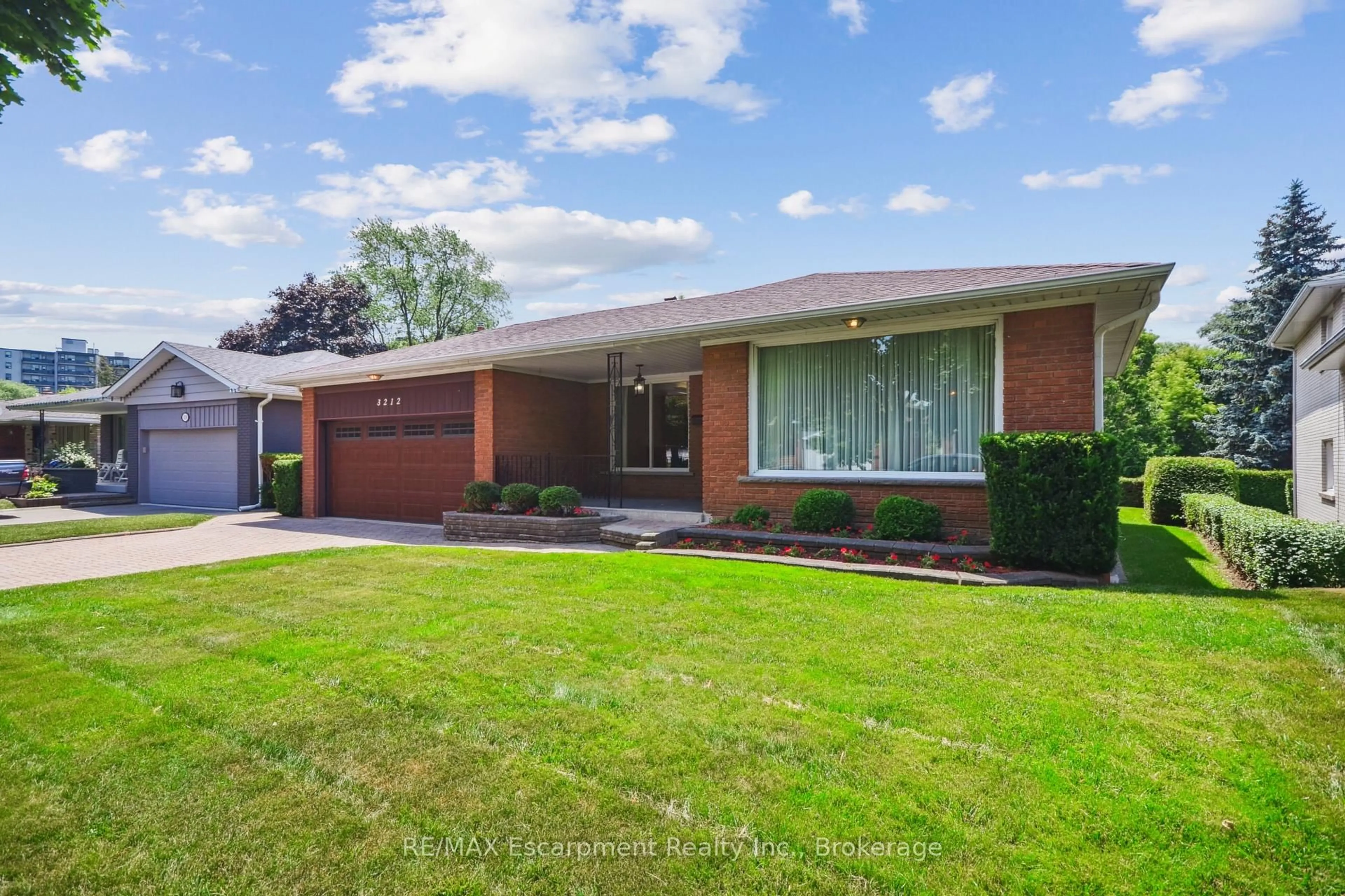 Home with brick exterior material, street for 3212 Cedartree Cres, Mississauga Ontario L4Y 3G4