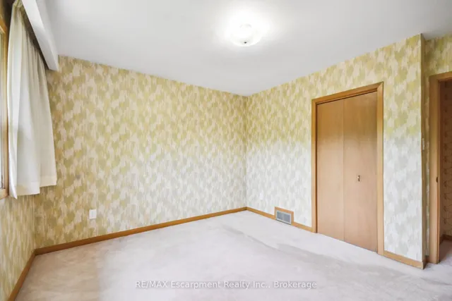 Additional property image - 3212 Cedartree Cres