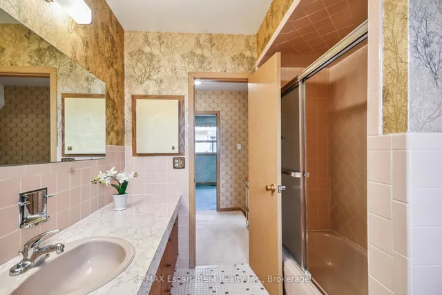 Additional property image - 3212 Cedartree Cres