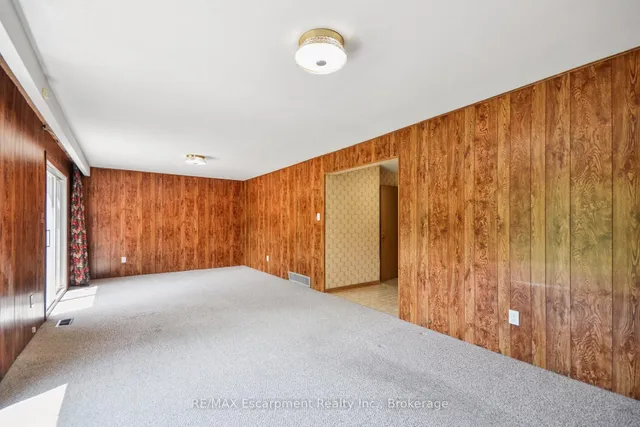 Additional property image - 3212 Cedartree Cres