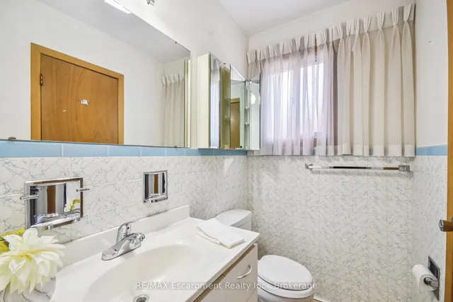 Additional property image - 3212 Cedartree Cres