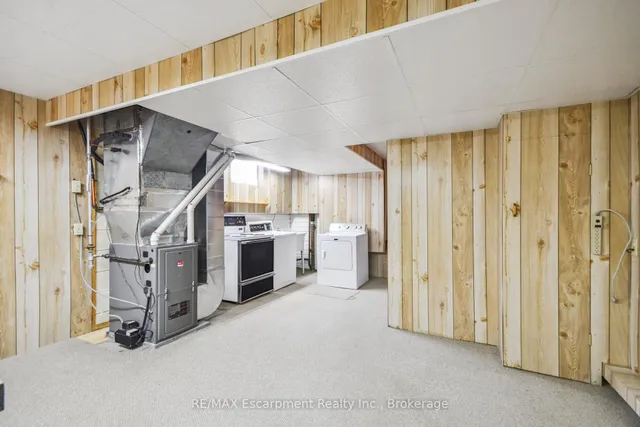 Additional property image - 3212 Cedartree Cres