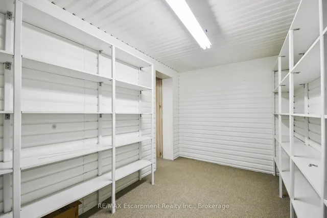 Additional property image - 3212 Cedartree Cres