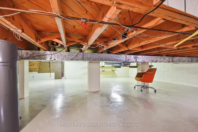 Additional property image - 3212 Cedartree Cres