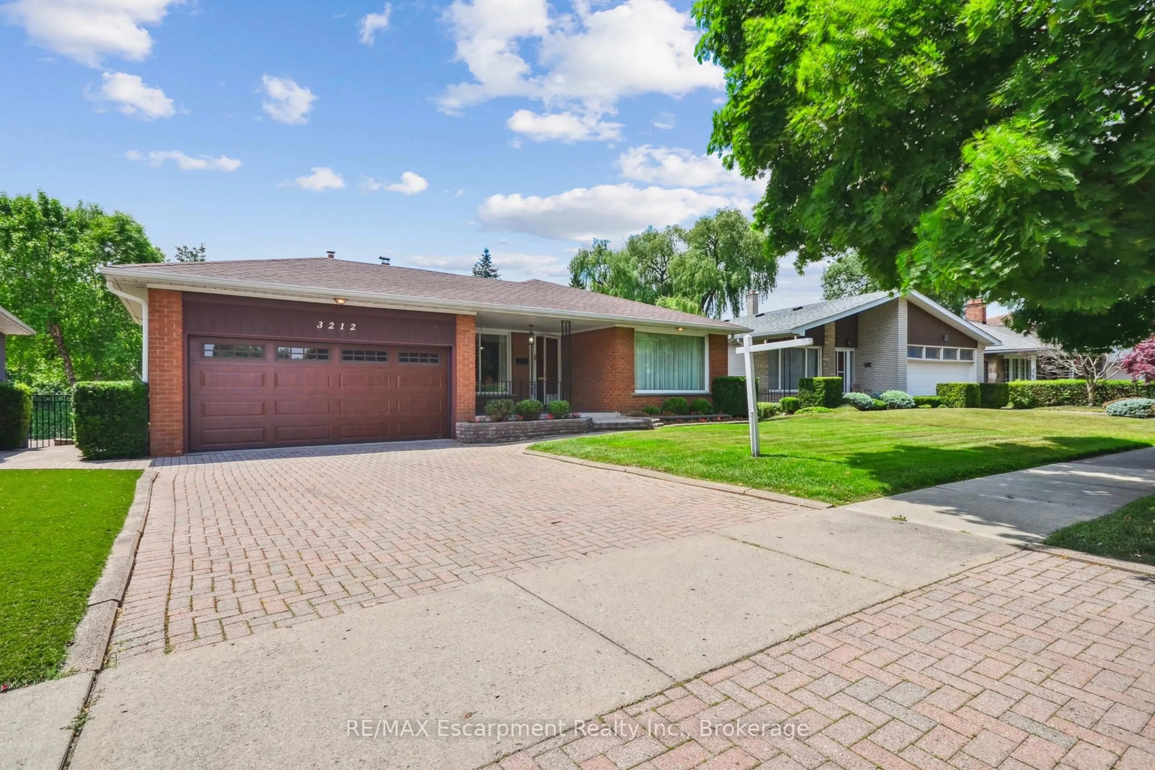 Home with brick exterior material, street for 3212 Cedartree Cres, Mississauga Ontario L4Y 3G4