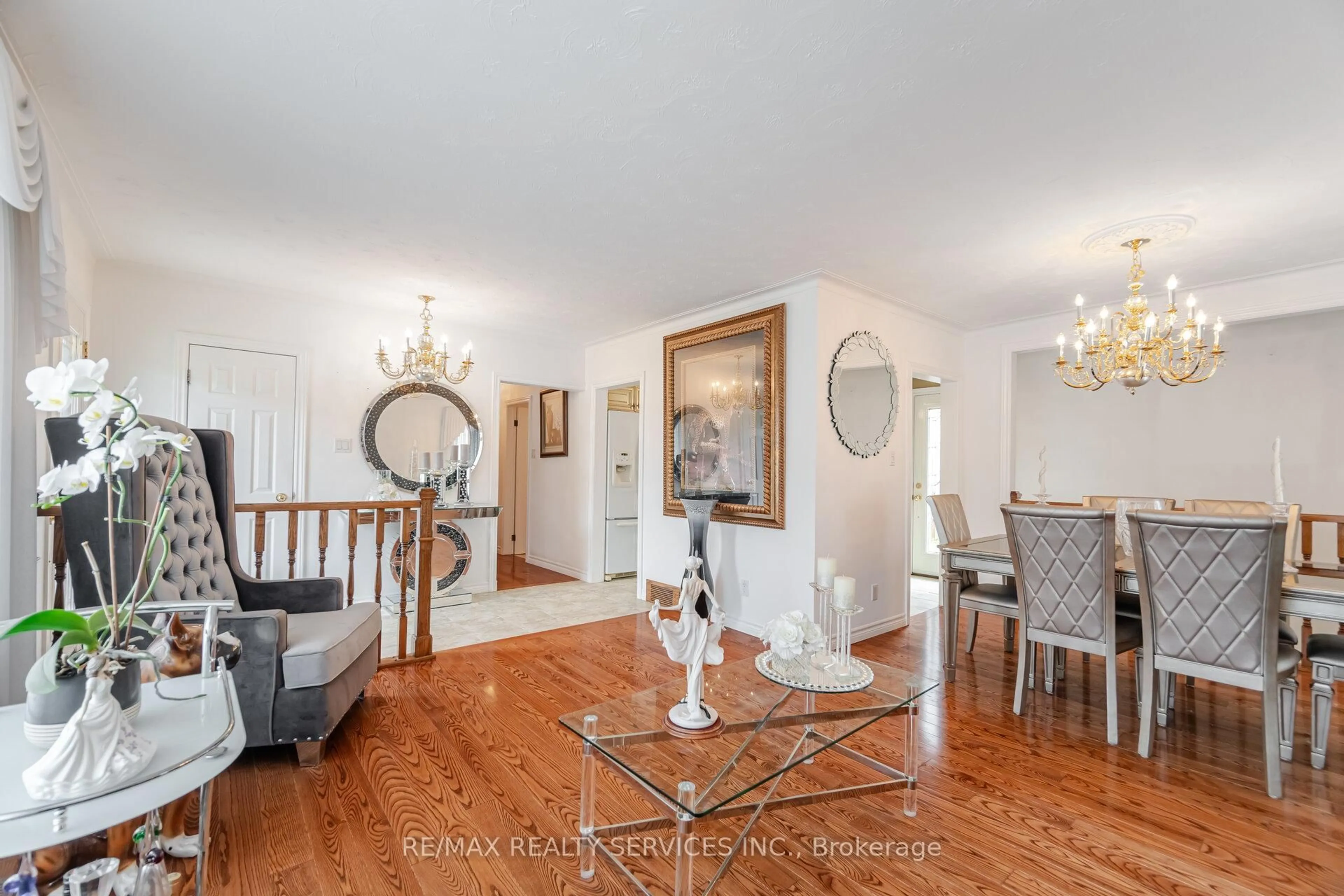 Dining room, wood/laminate floor for 13 Bairstow Cres, Halton Hills Ontario L7G 1L9