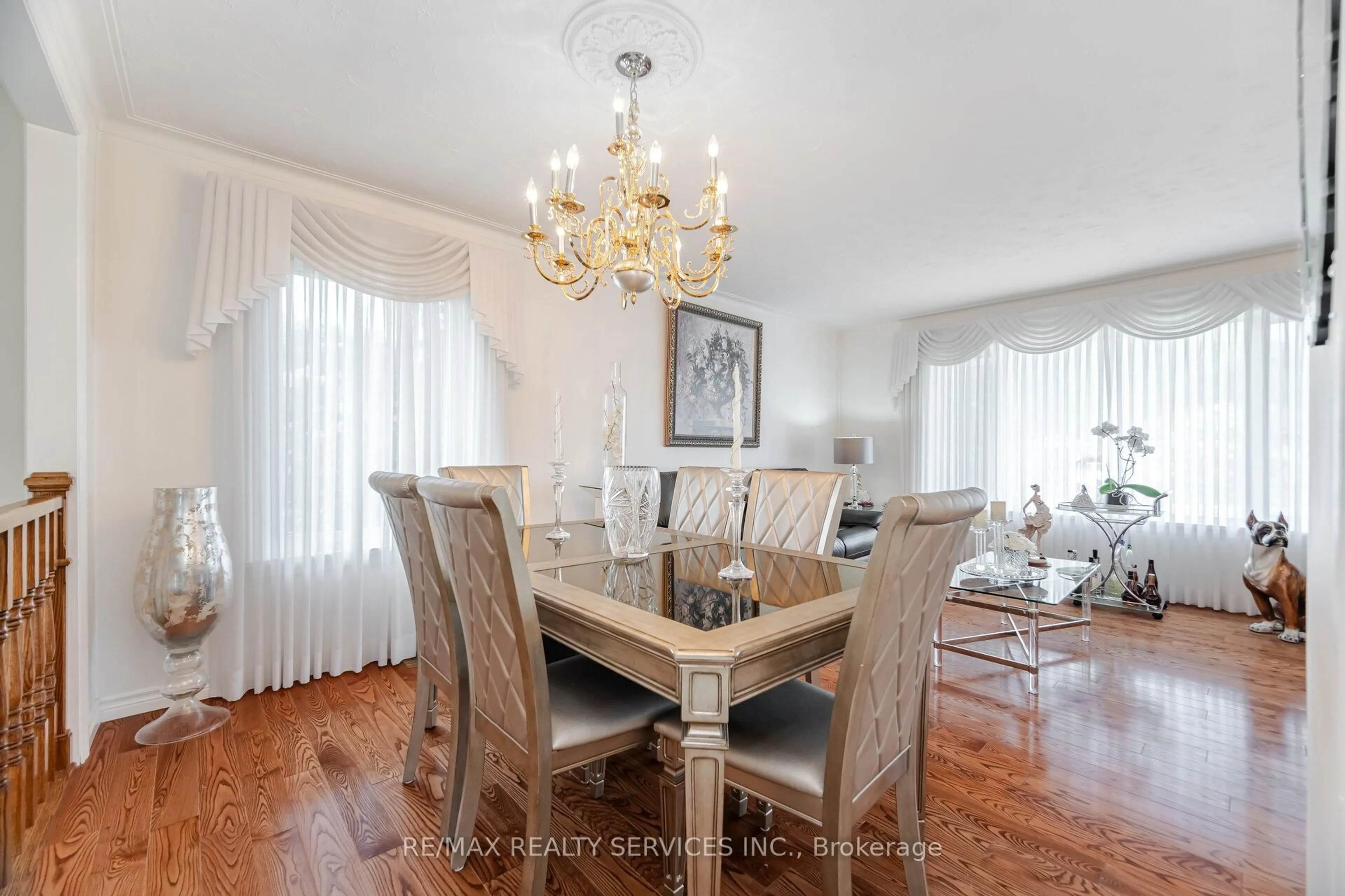 Dining room, wood/laminate floor for 13 Bairstow Cres, Halton Hills Ontario L7G 1L9