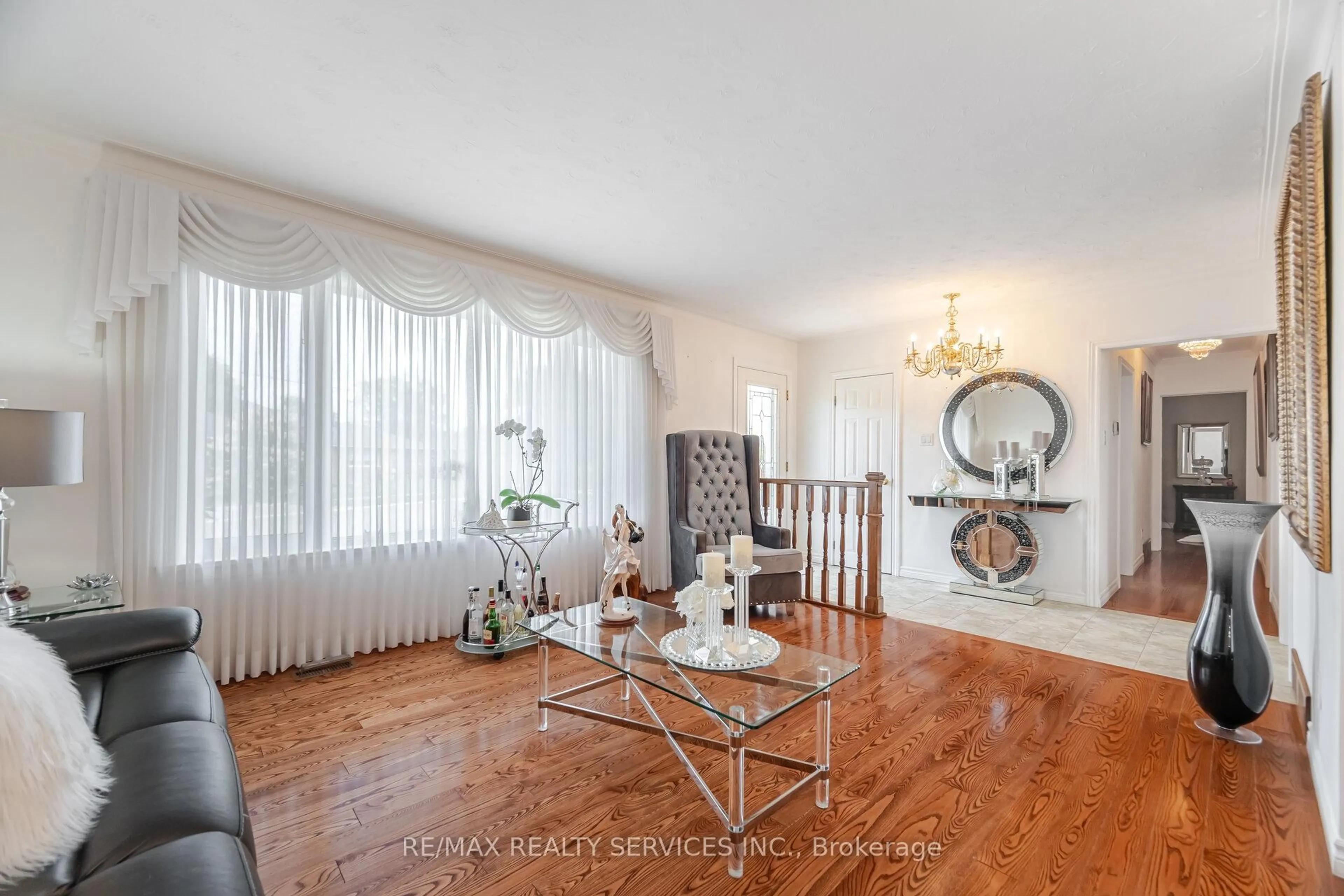 Living room with furniture, wood/laminate floor for 13 Bairstow Cres, Halton Hills Ontario L7G 1L9